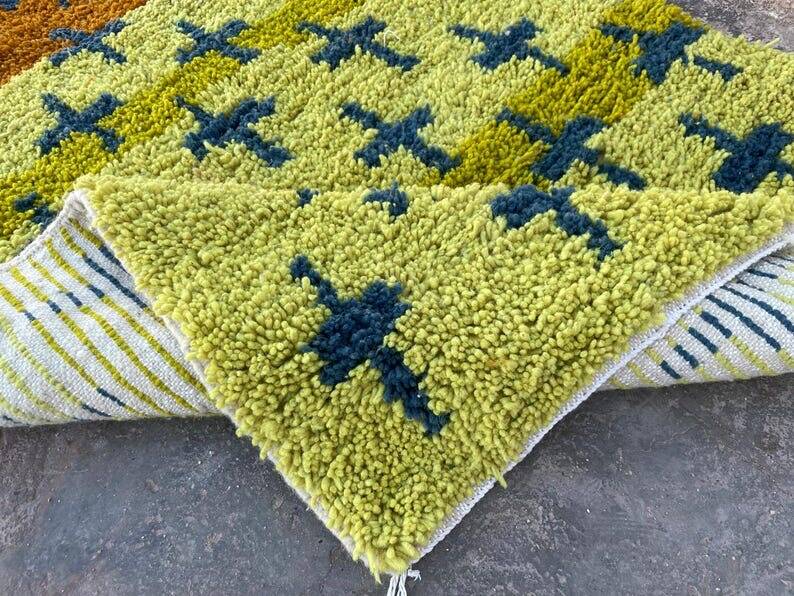 Handmade traditional natural wool rug size 1.5/2.5 m