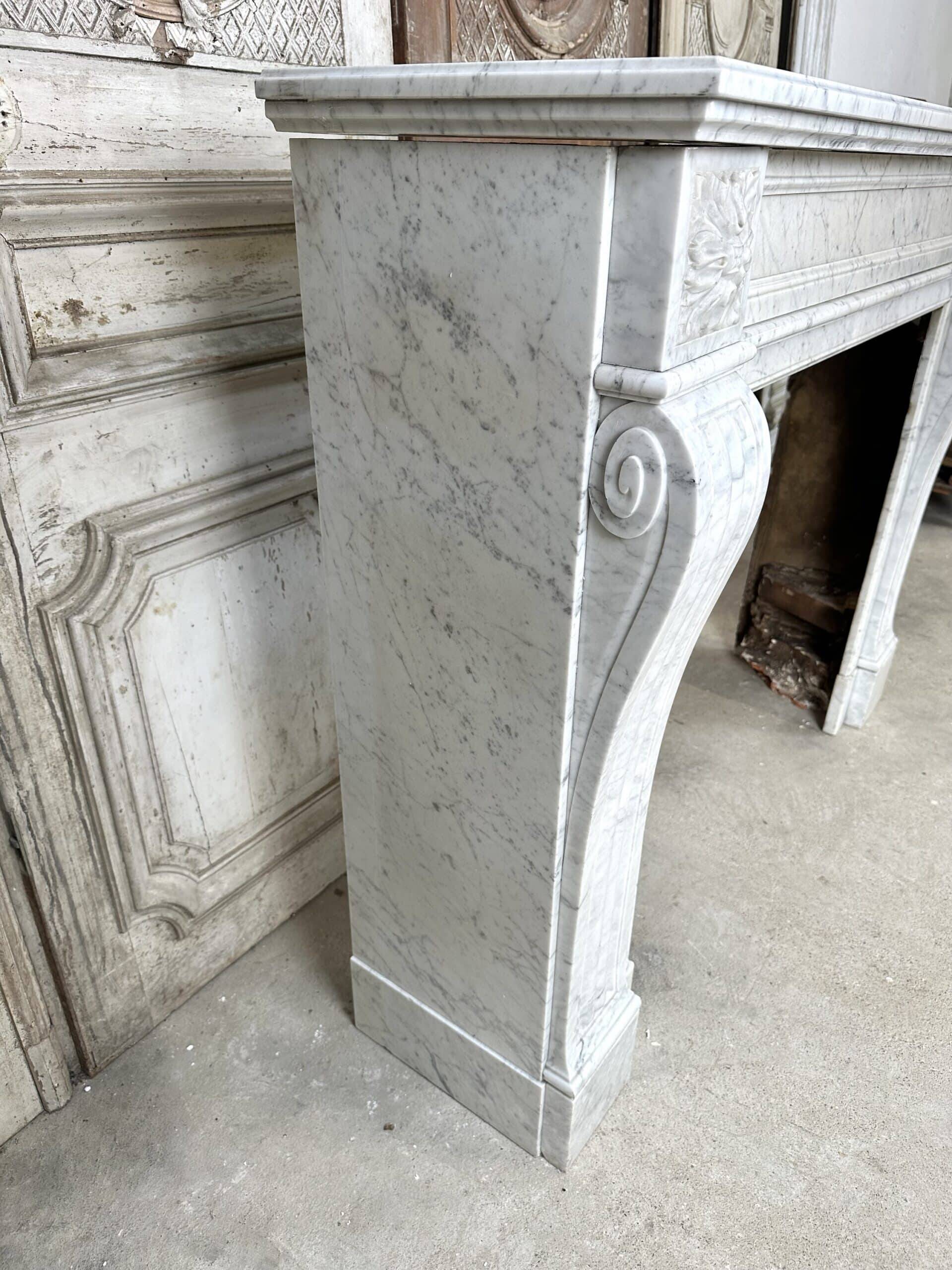 Cheminée en marbre blanc de carrare style Louis XVI vers 1890