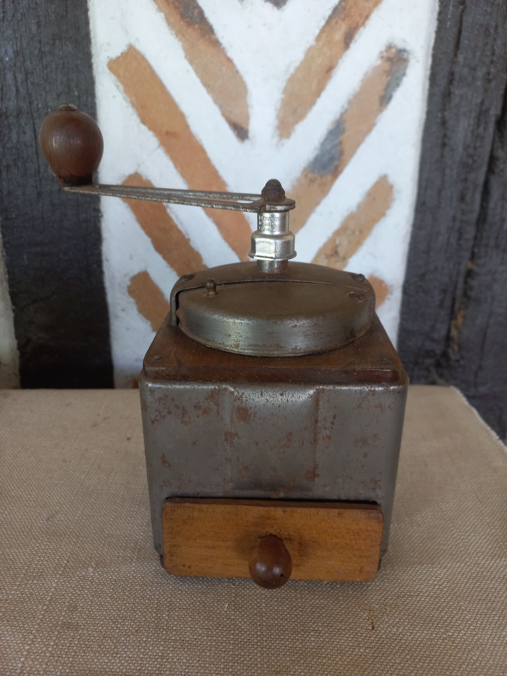 Moulin à café ancien corps métal