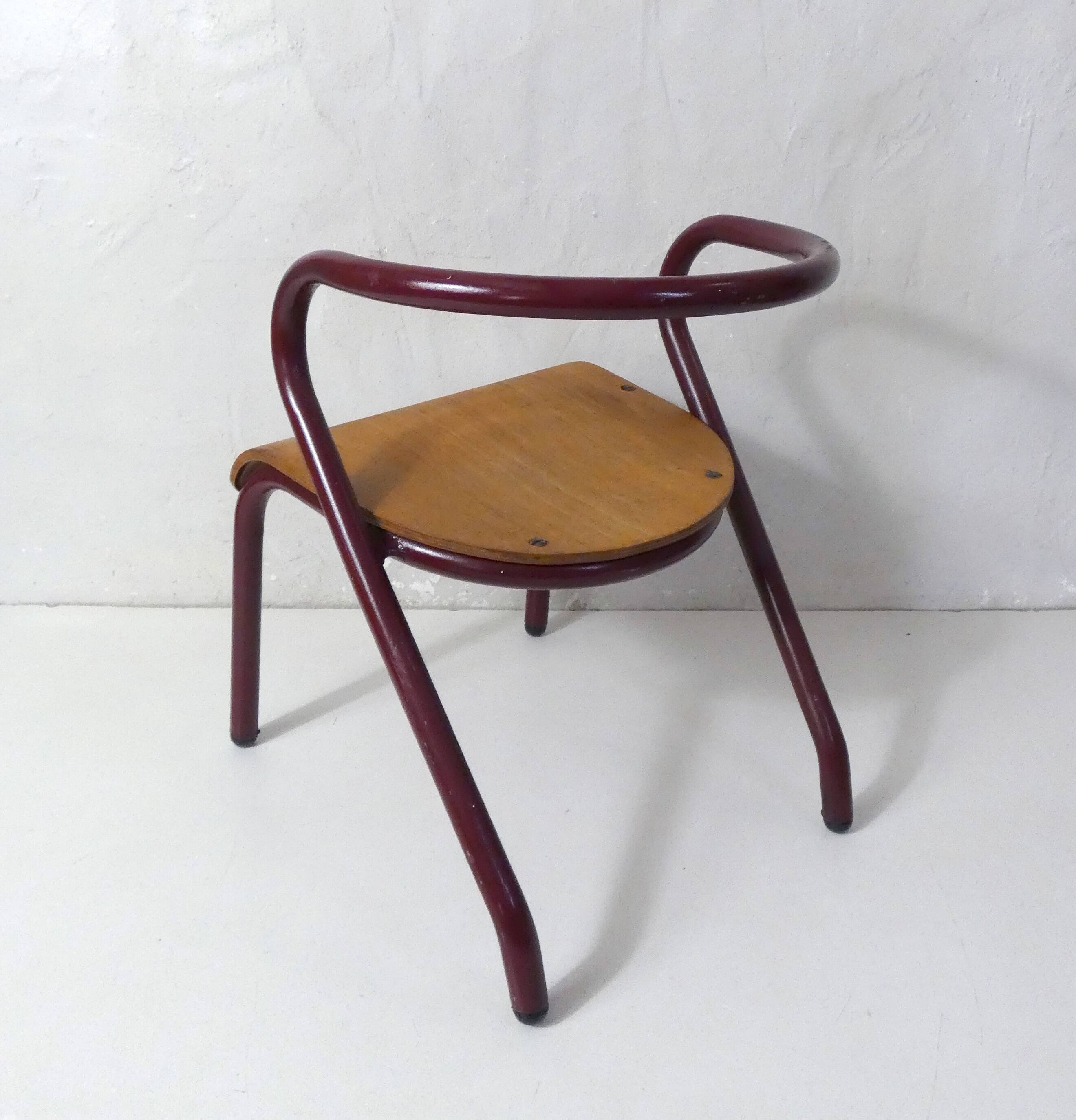 Vintage design children's chair in tubular metal and curved wood