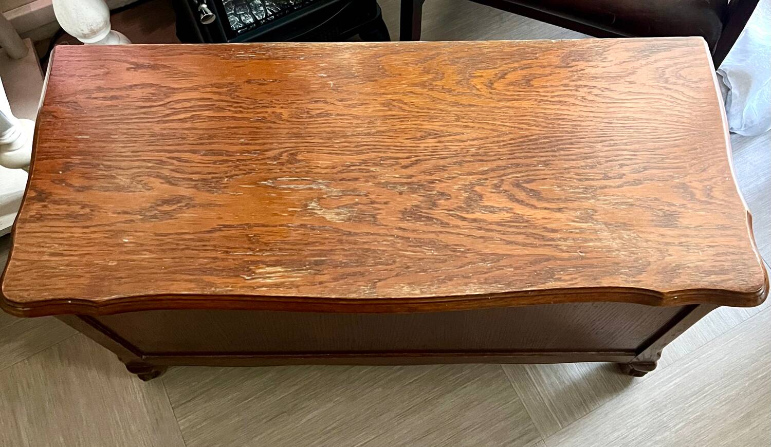 Solid wood storage chest