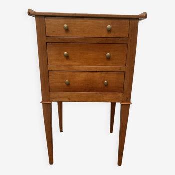 Petite commode d'entre deux en merisier a trois tiroirs XIX siècle