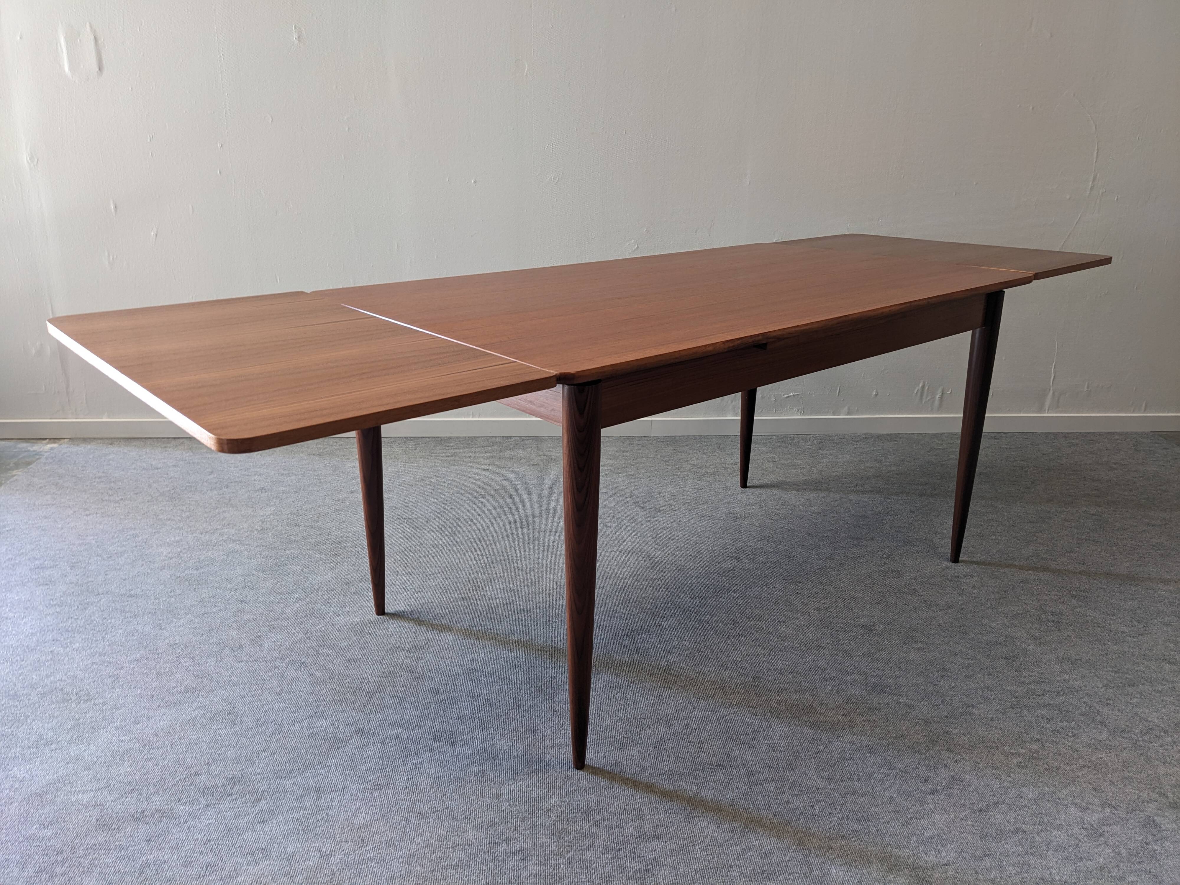 Scandinavian extendable teak dining table from the 50s/60s