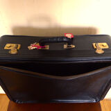 Vintage suitcases Mother & Daughter