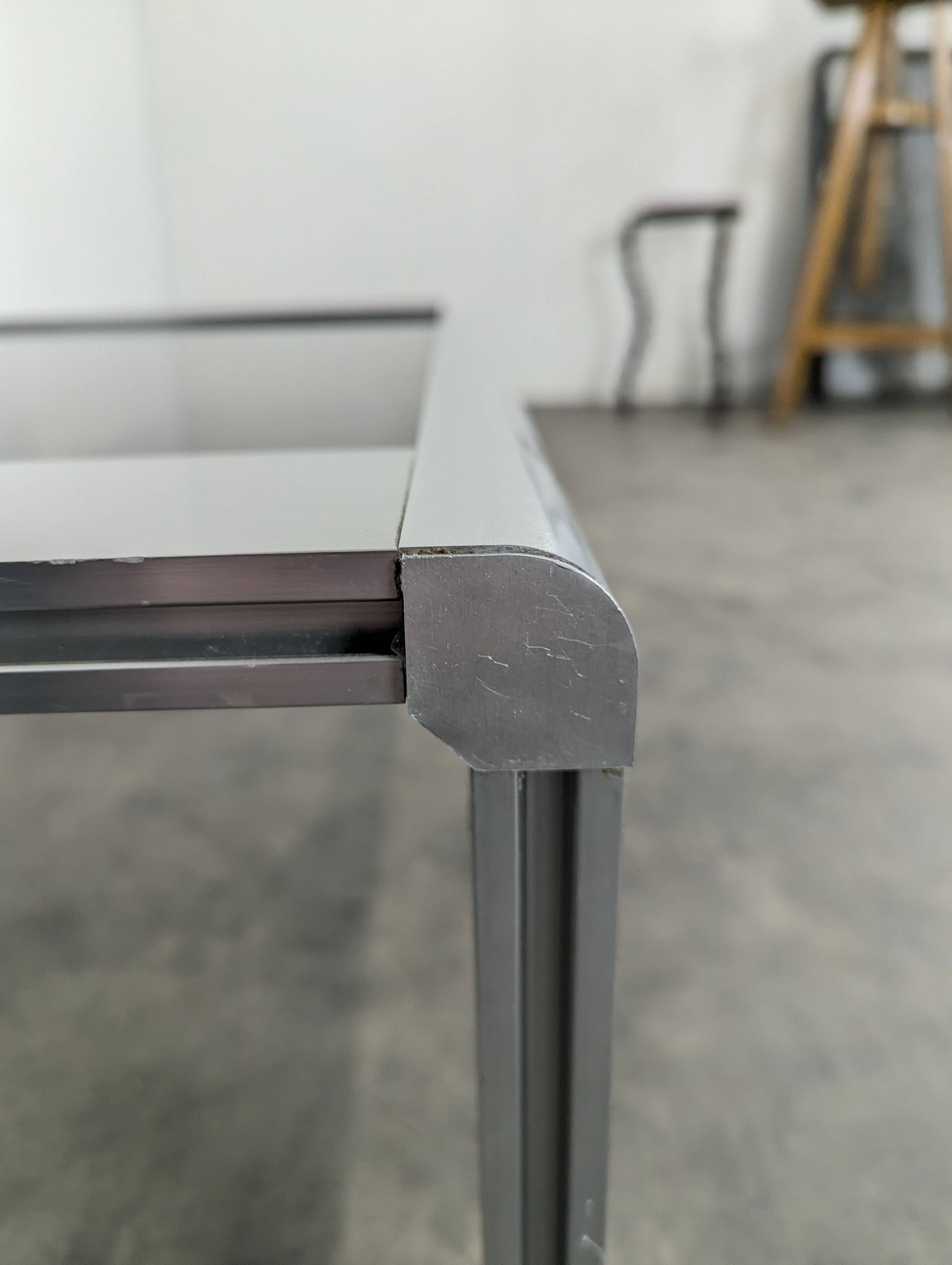 Table basse space age chromée