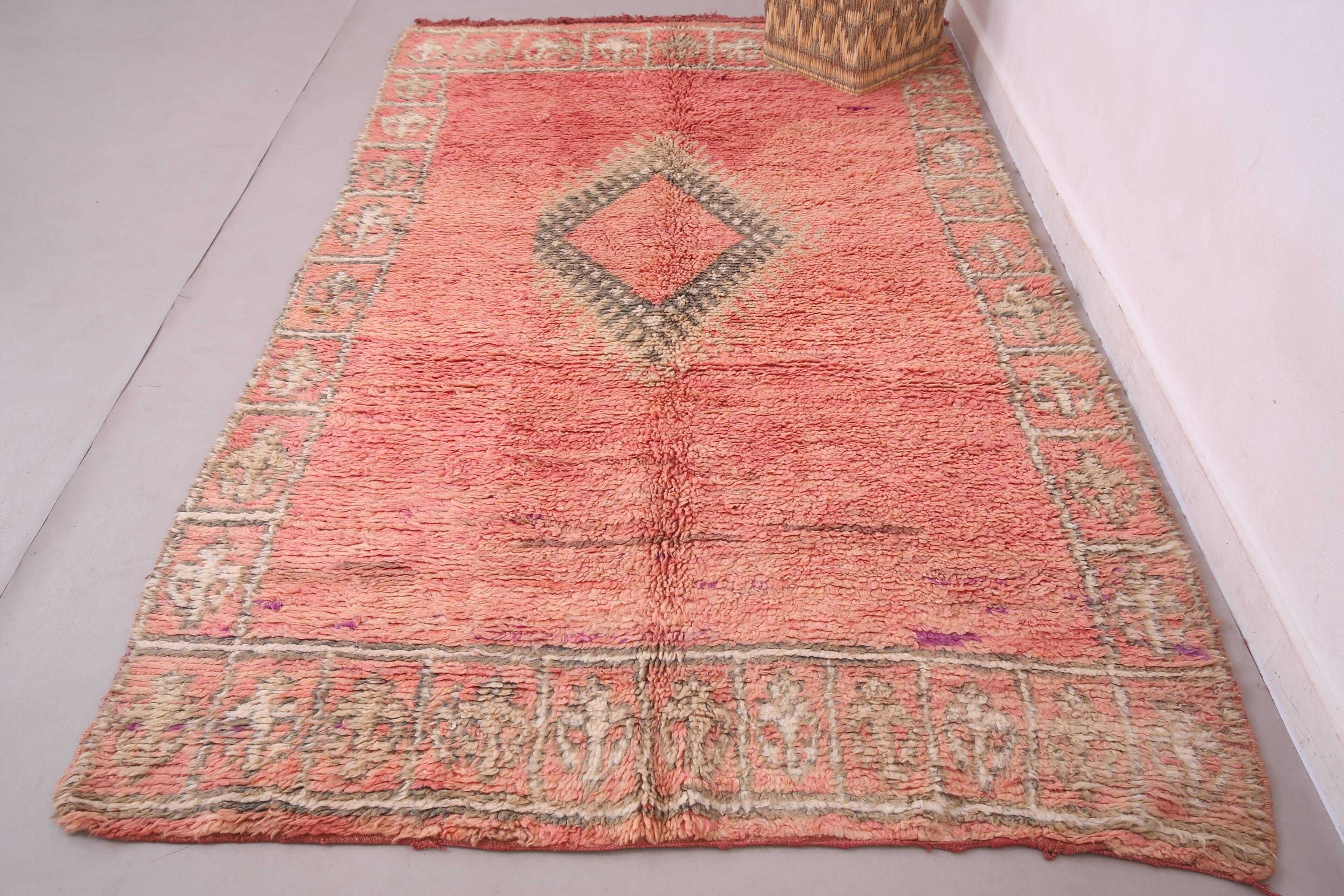 Peach Vintage Moroccan Rug 166 x 277 cm - Berber Wool Rug - Handmade Rug