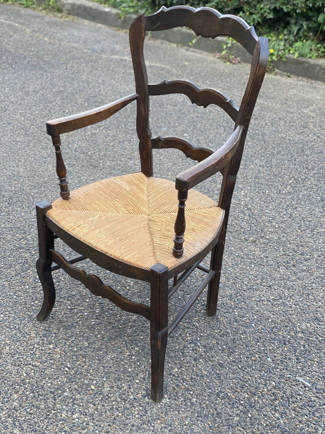 Vintage Provencal chair in solid wood and straw