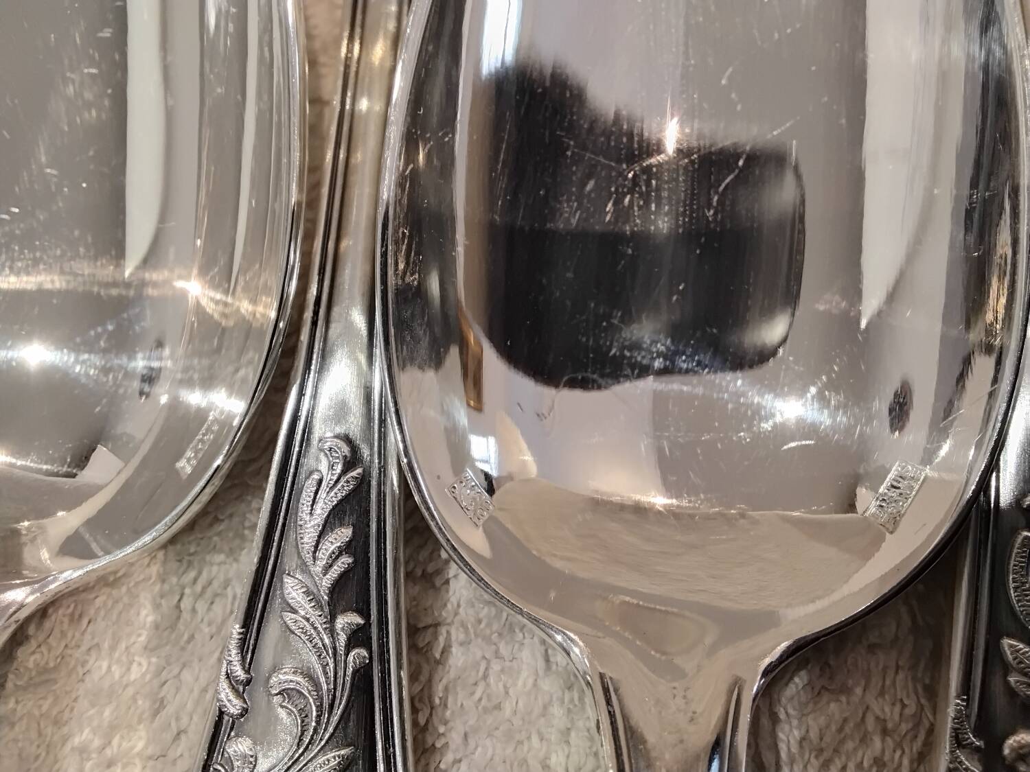 12 silver-plated metal soup spoons, Ercuis Dubarry model.