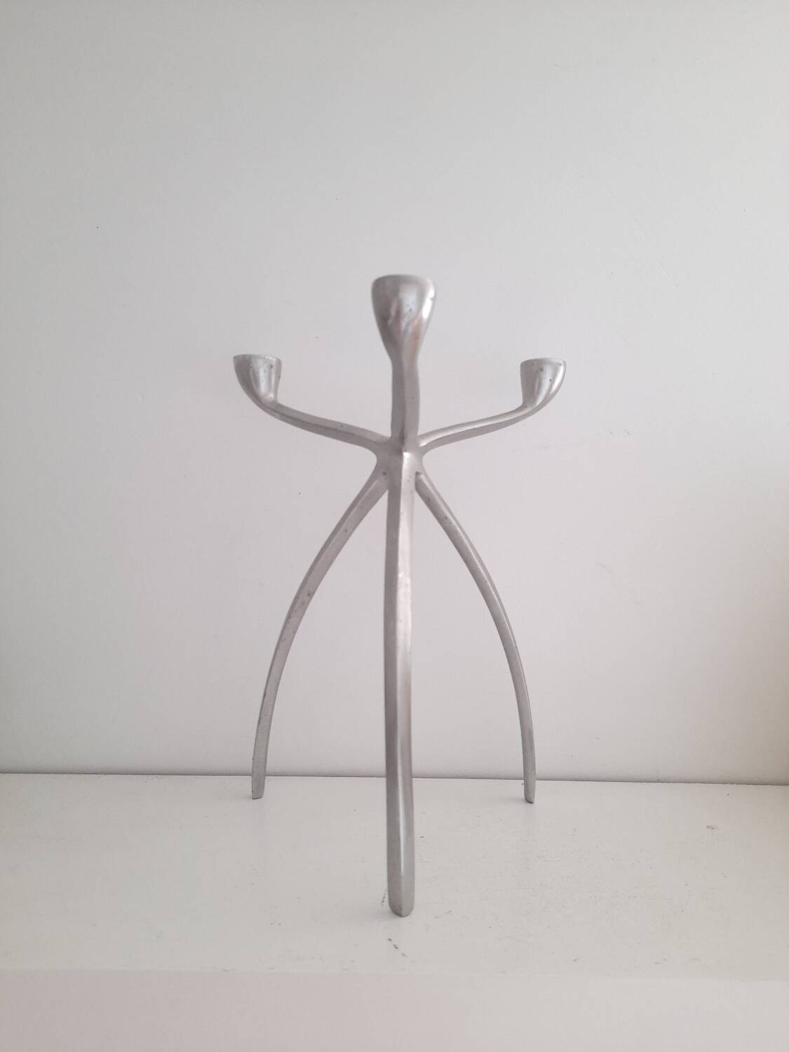 Aluminum tripod candlestick