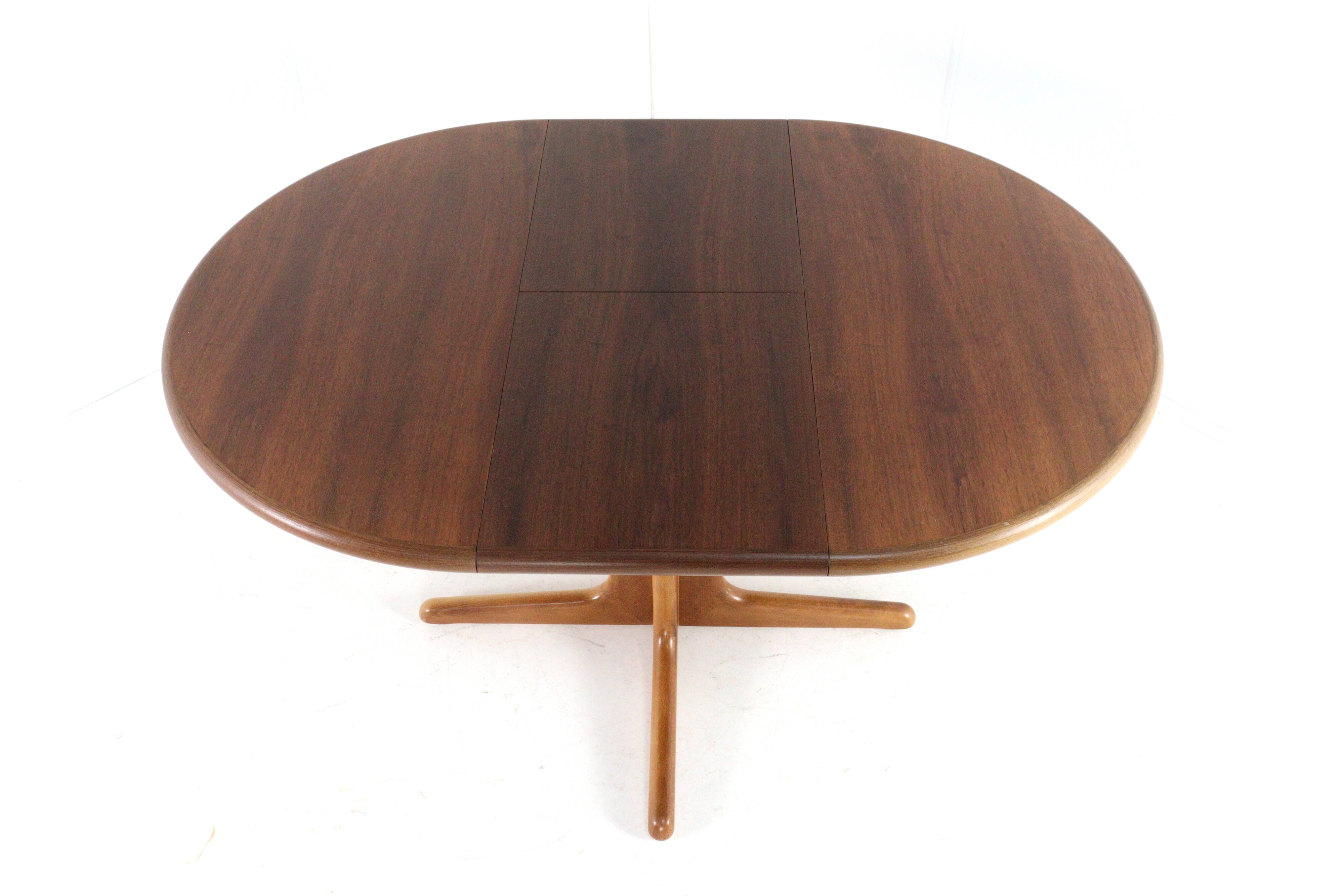 Round extendable dining table 'Malges' - vintage - danish style