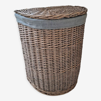 Wicker laundry basket