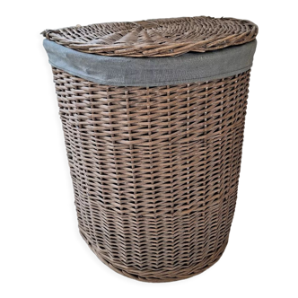 Wicker laundry basket