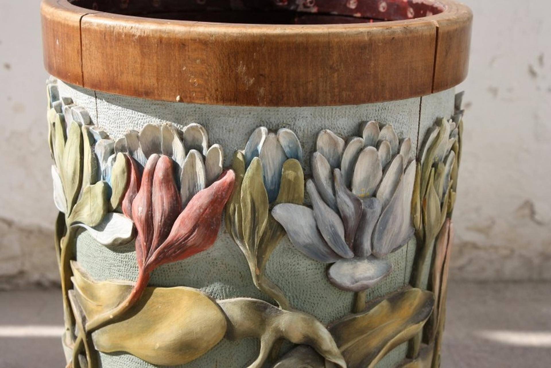 Sculpted paper basket Art Nouveau
