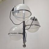 Lampe italienne chromée à trois globes en verre opalin – années 1970