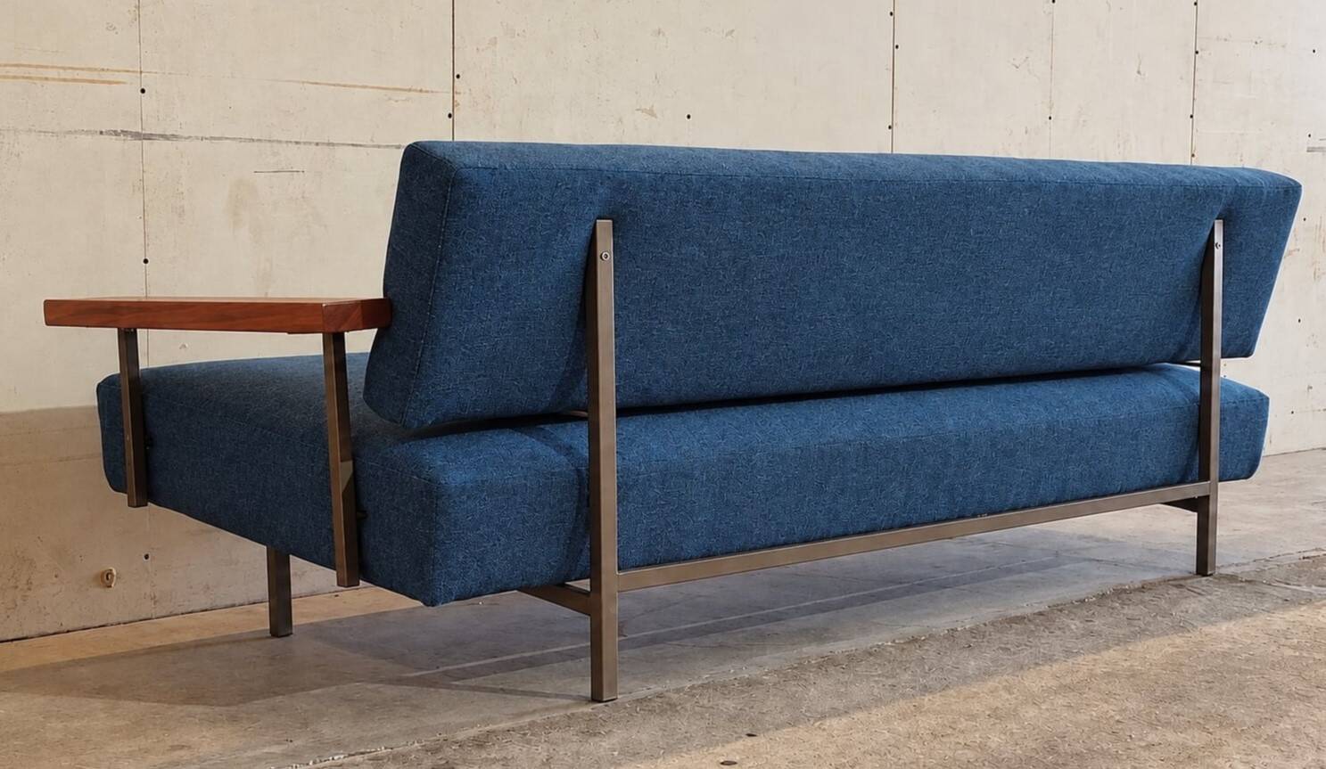 Early Edition Dutch Design 3-Seater Sofa / Daybed Model Lotus by Rob Parry