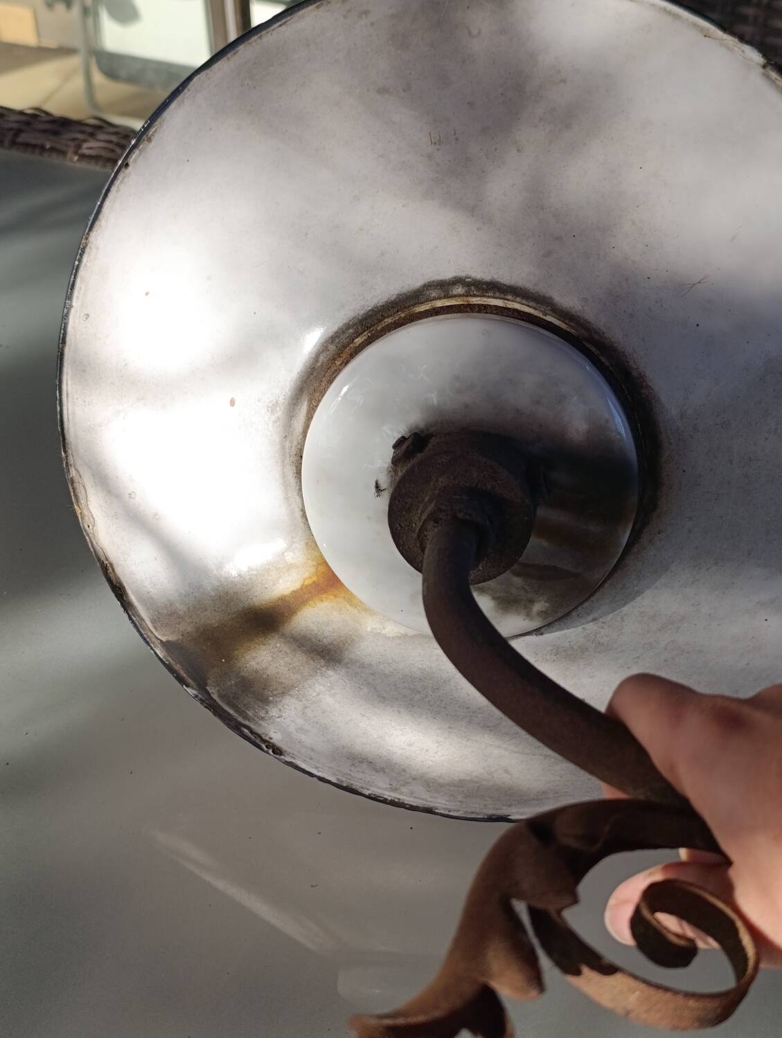 Industrial outdoor wall light