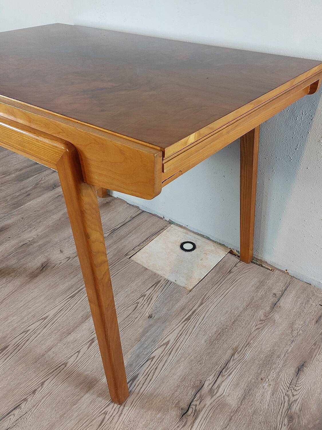 Table extensible en ronce de noyer, Vintage Tchèque 1960s