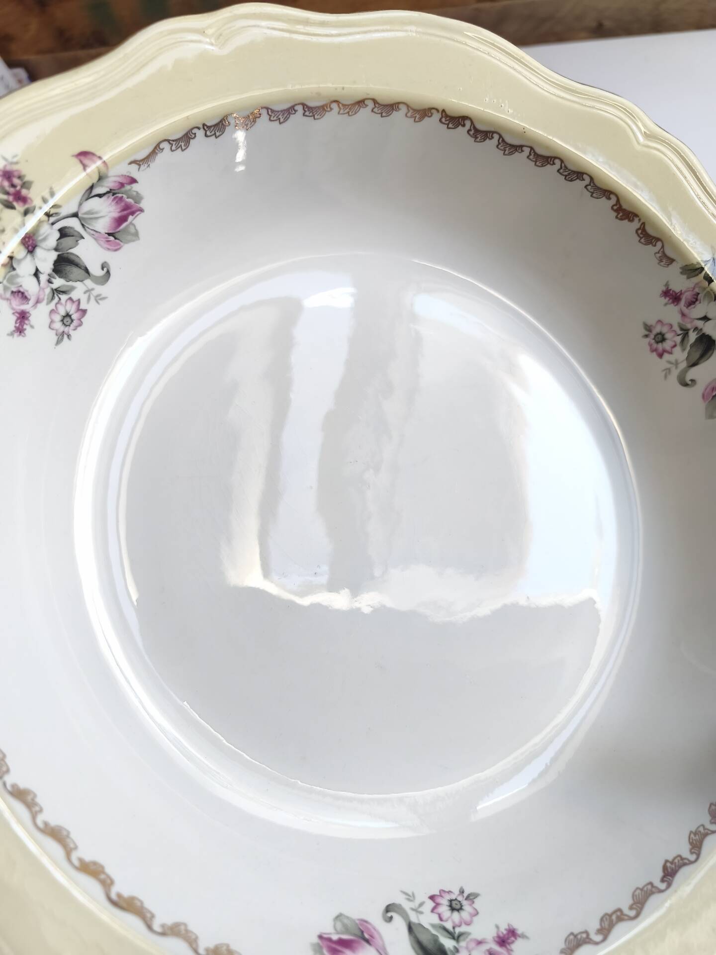 Vintage shallow dish L'Amandinoise model Paola white cream flowers