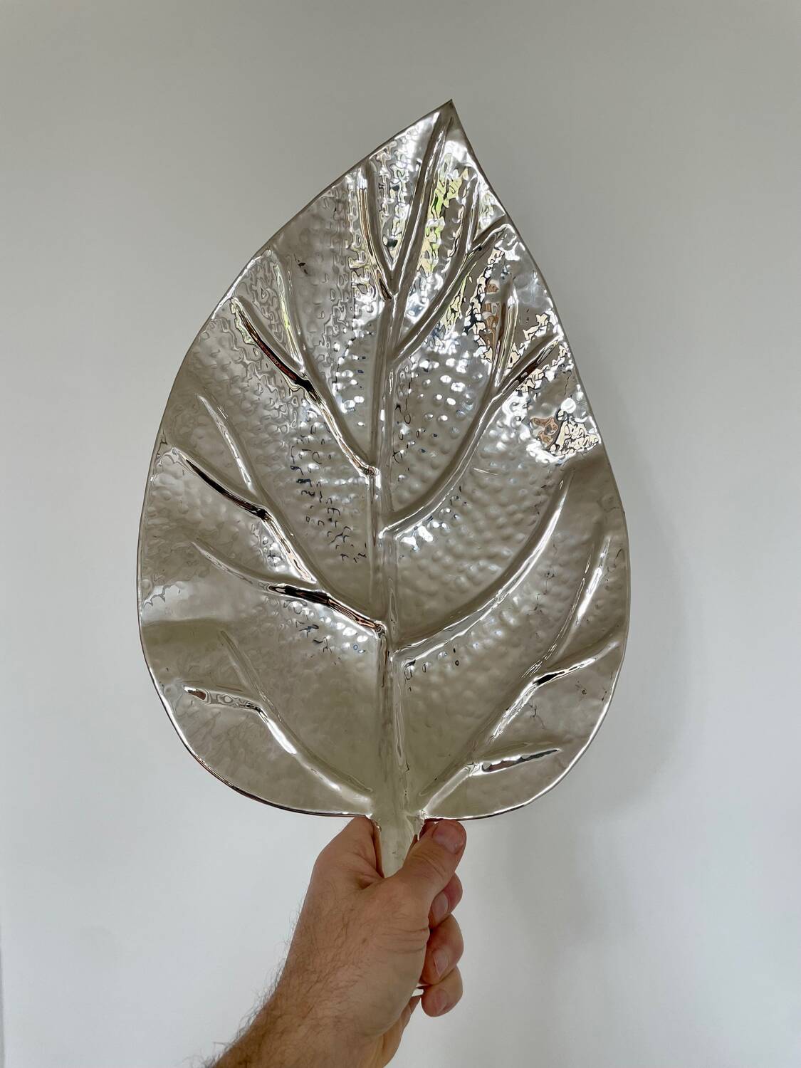 Large leaf-shaped centerpiece tray