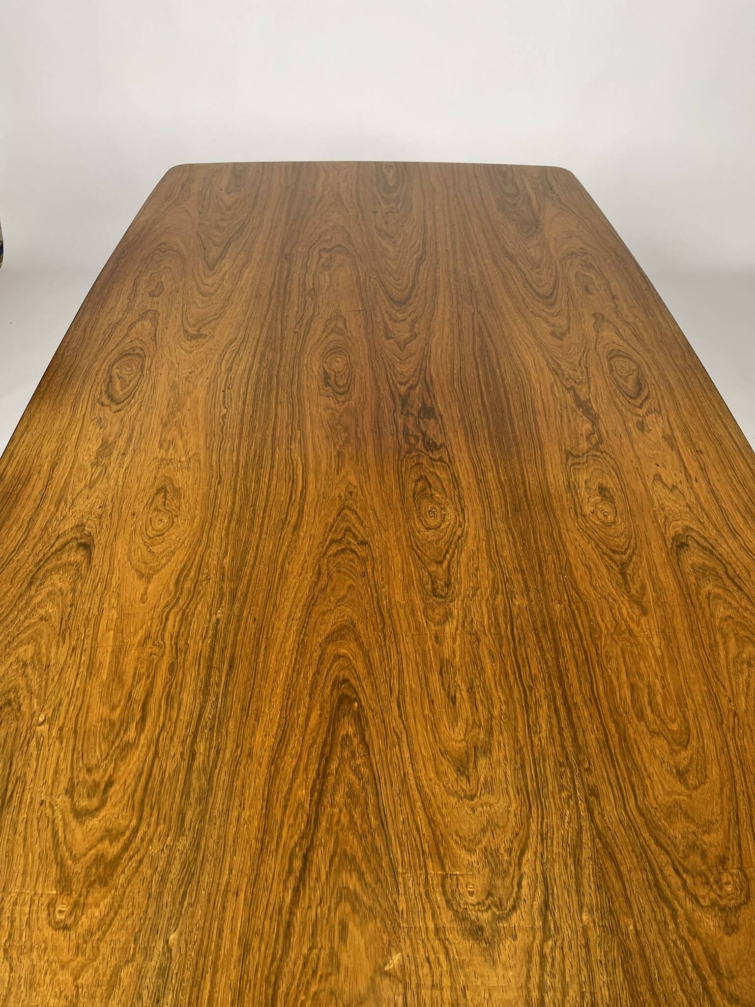 Table scandinave en palissandre par Henning Kjaernulf pour Bruno Hansen