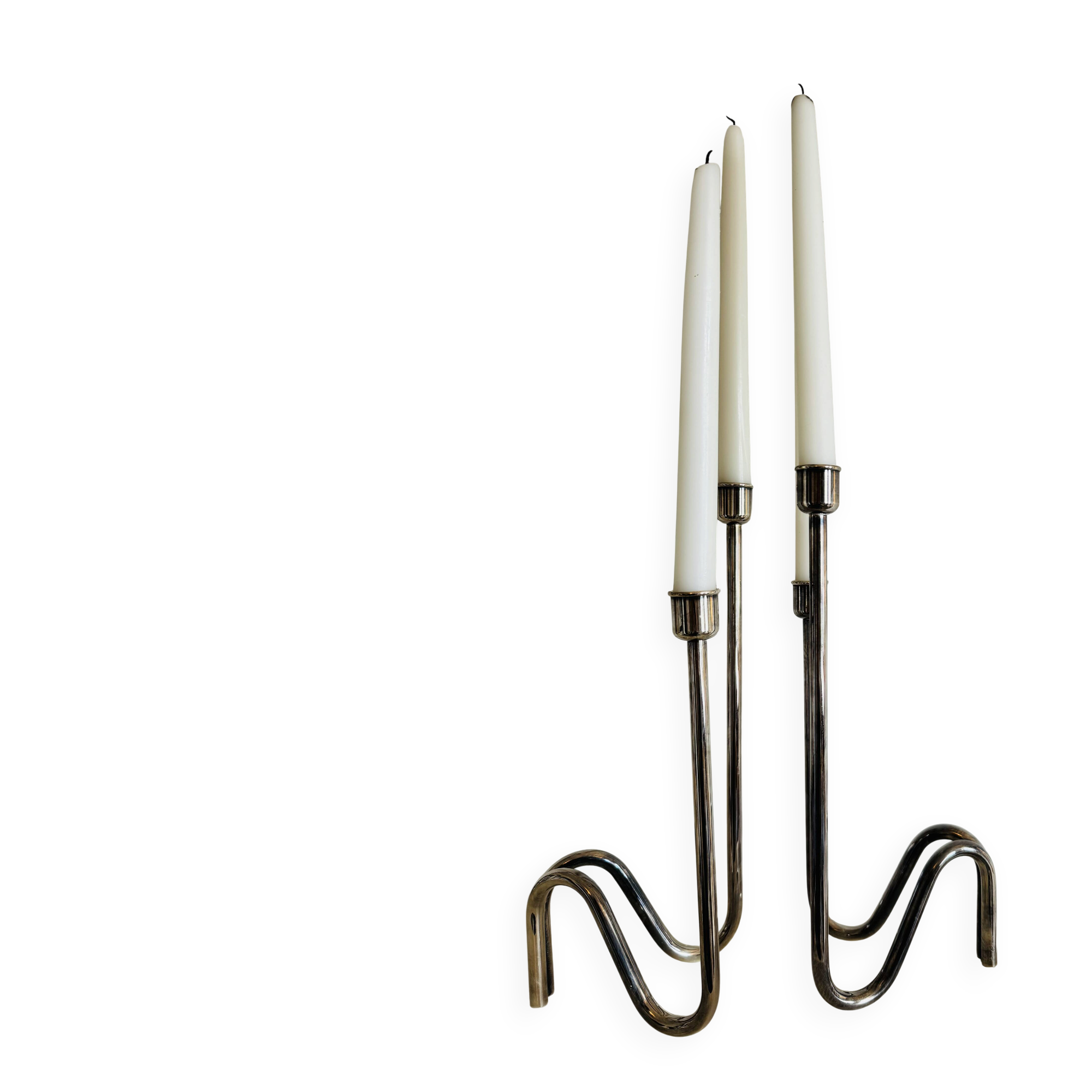 Paire de bougeoirs sculpturaux en métal argenté de Lino Sabattini