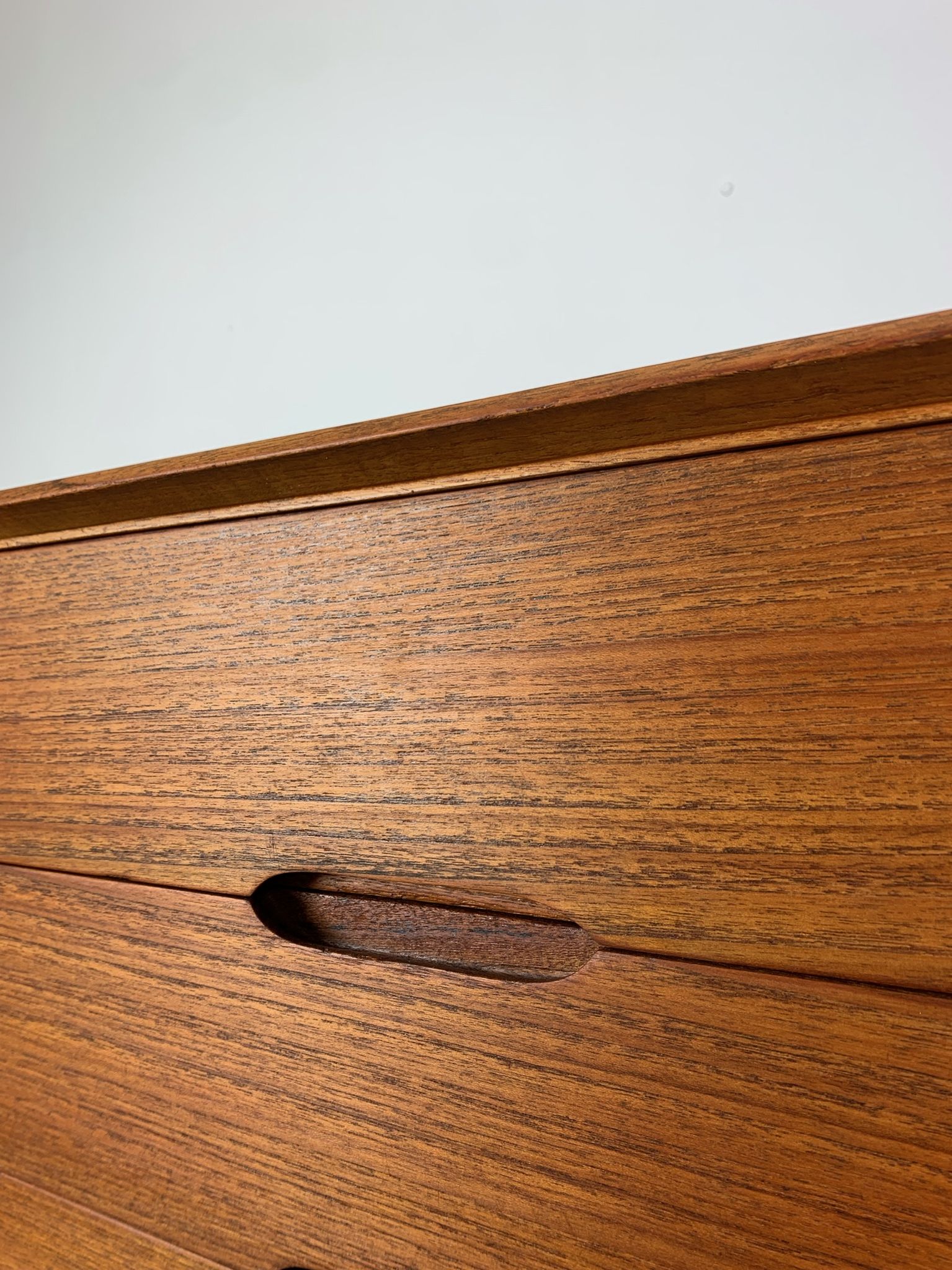 Commode en teck années 1960