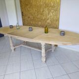 Extendable oval table in renovated solid oak