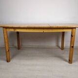 Extendable pine table
