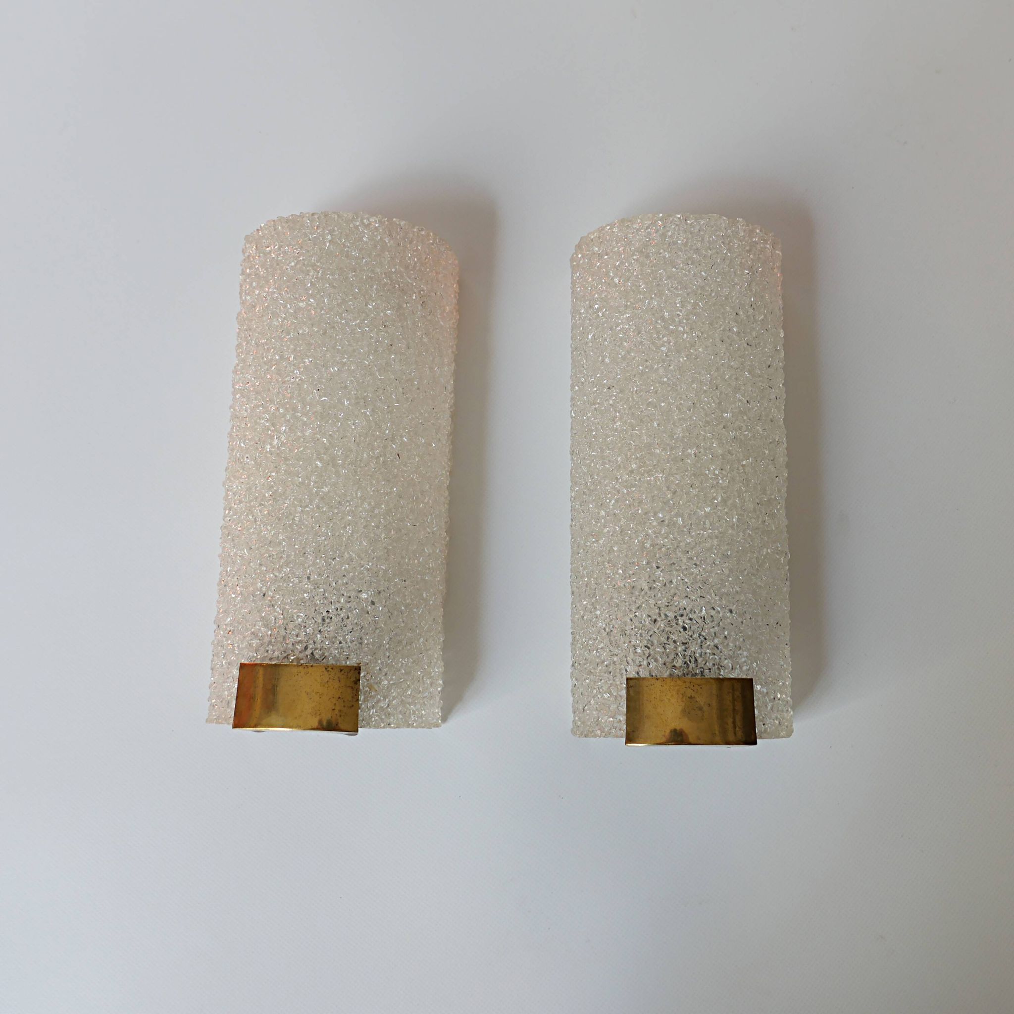 Pair of frosted perspex wall lights and brass, France 1960.
