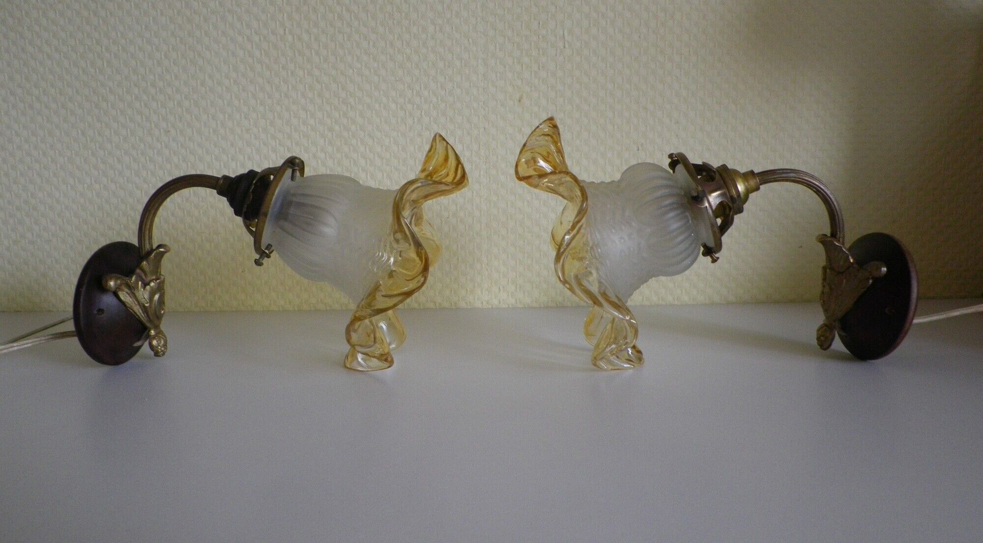 Wall lamps, opaque corolla and iridescent ochre lampshade, brass and wood support