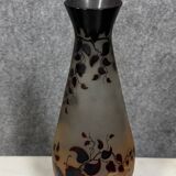 Carly: vase with flared neck in glass paste with cherry-colored patterns