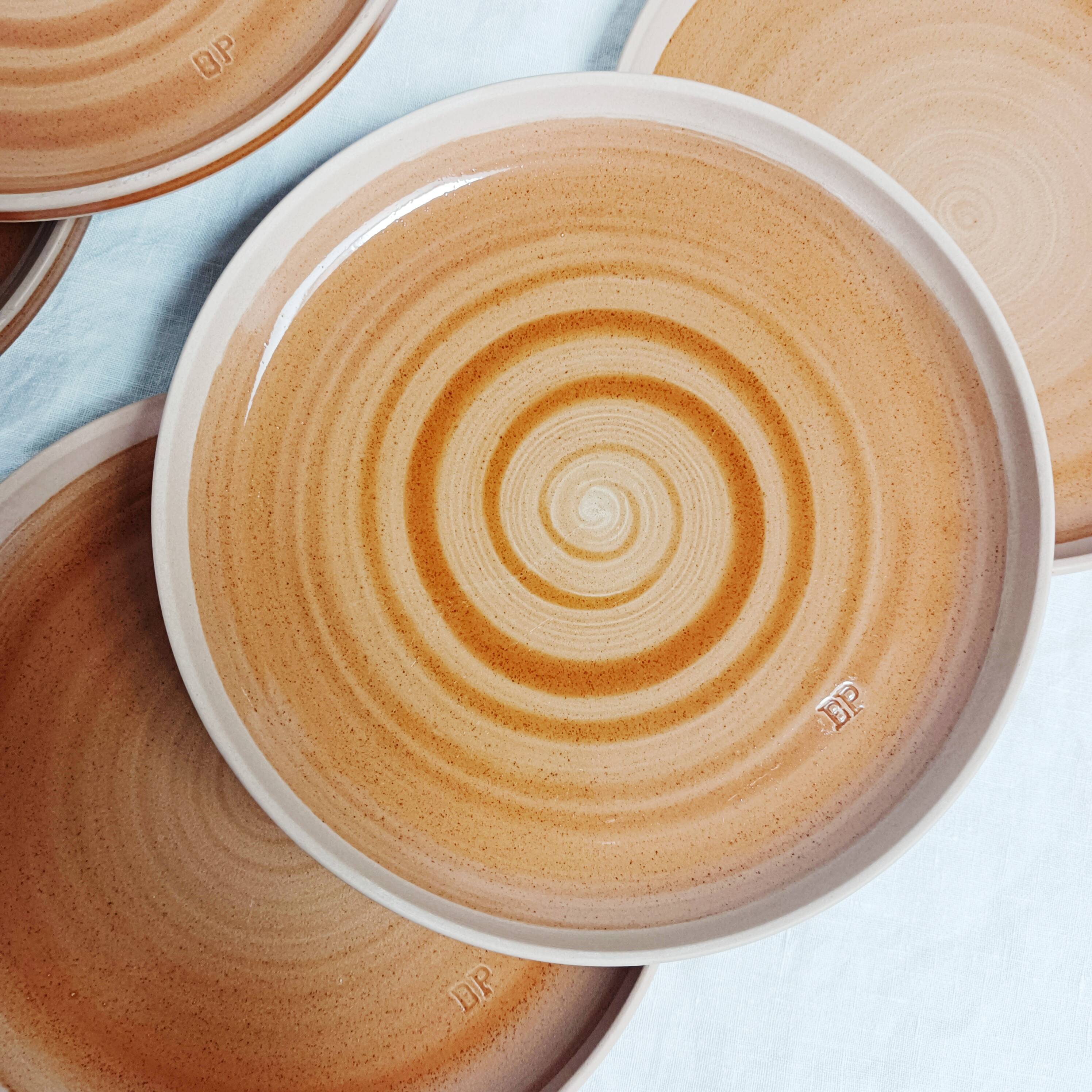 Set of 6 plates in Burgundy sandstone, Sarreguemines