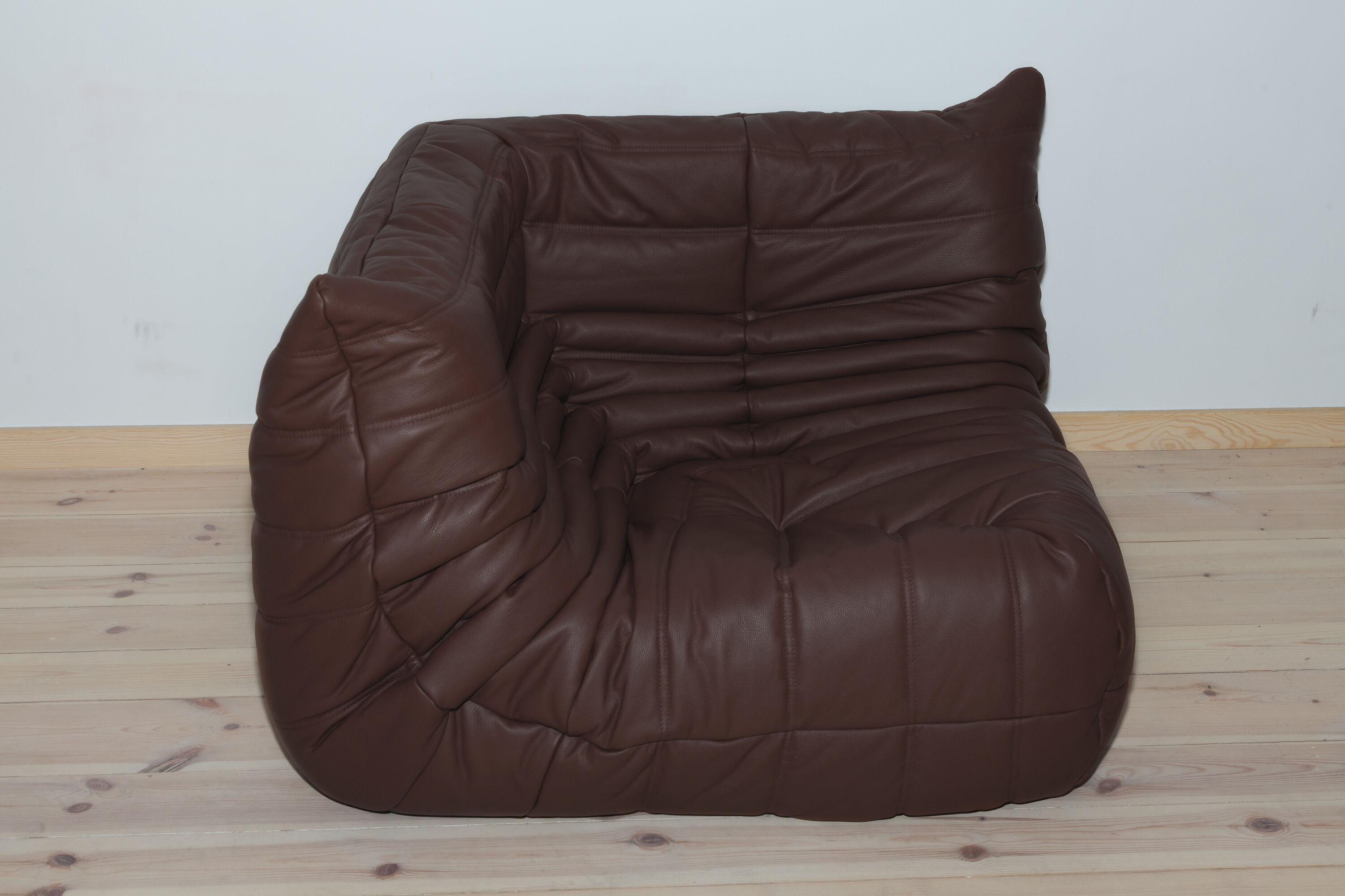 Togo corner chair model designed by Michel Ducaroy 1973