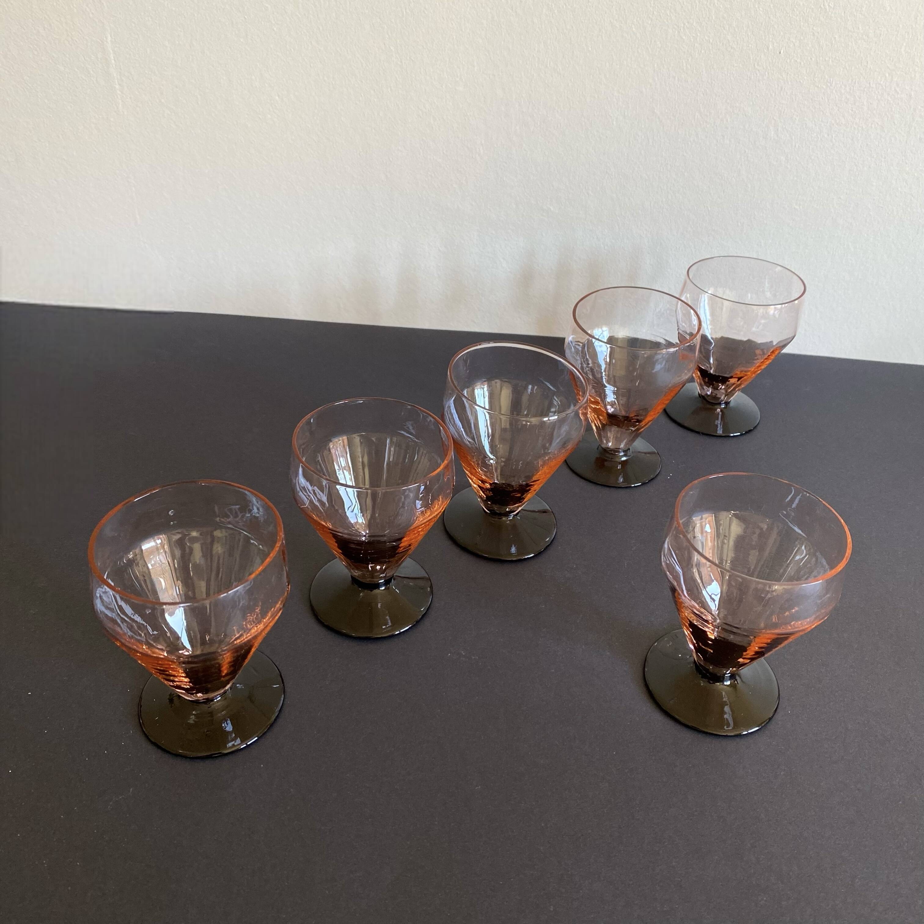 6 verres à vin ou à eau art déco rose et pied noir