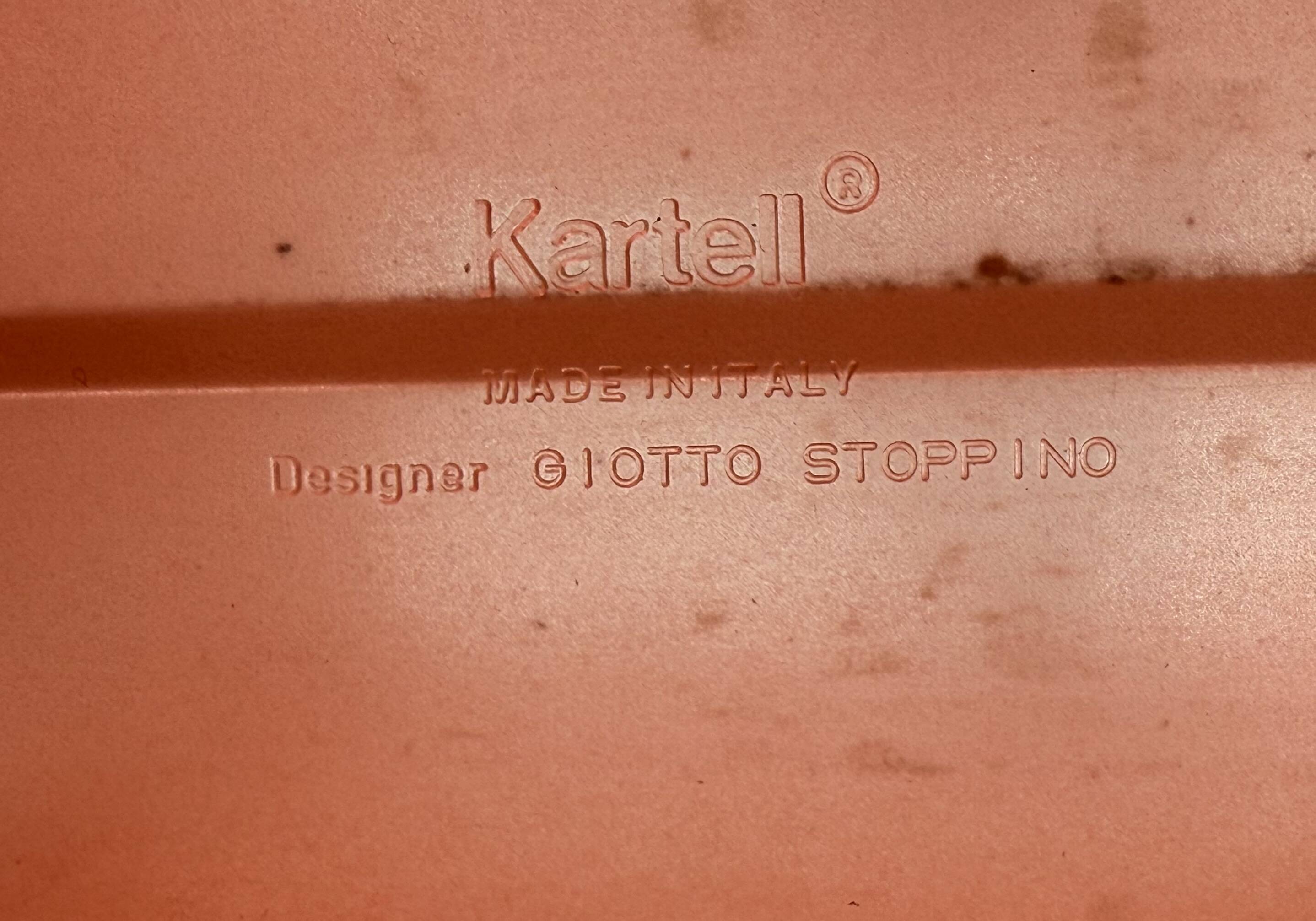 Space age pink plastic magazine rack, Giotto Stoppino, Kartell 1970s