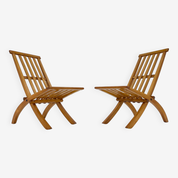 A set of two folding chairs made of beech wood designed by arch. Otto Rothmayer