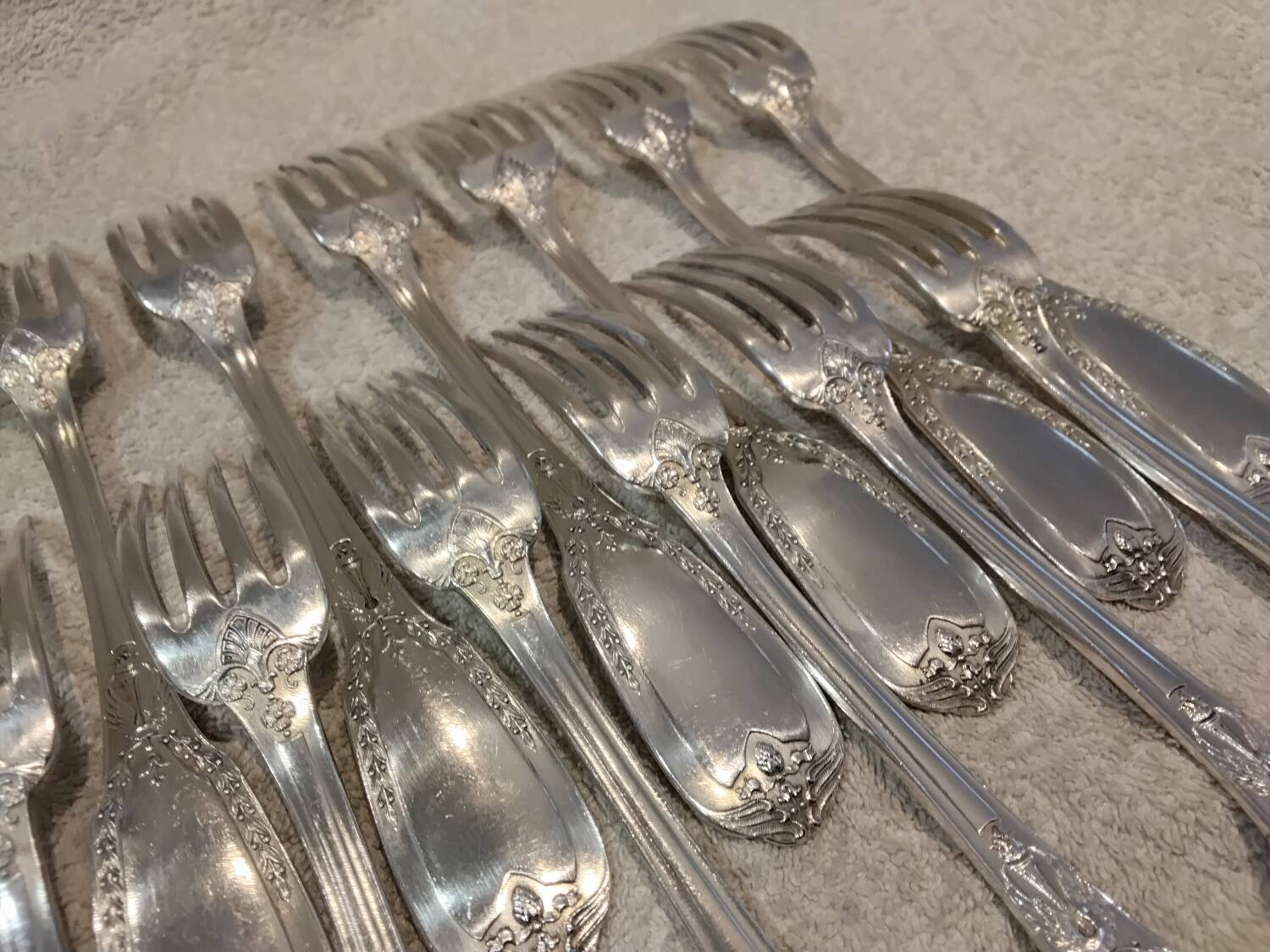 12 silver-plated metal table forks by Ravinet & Cie, Empire 81.