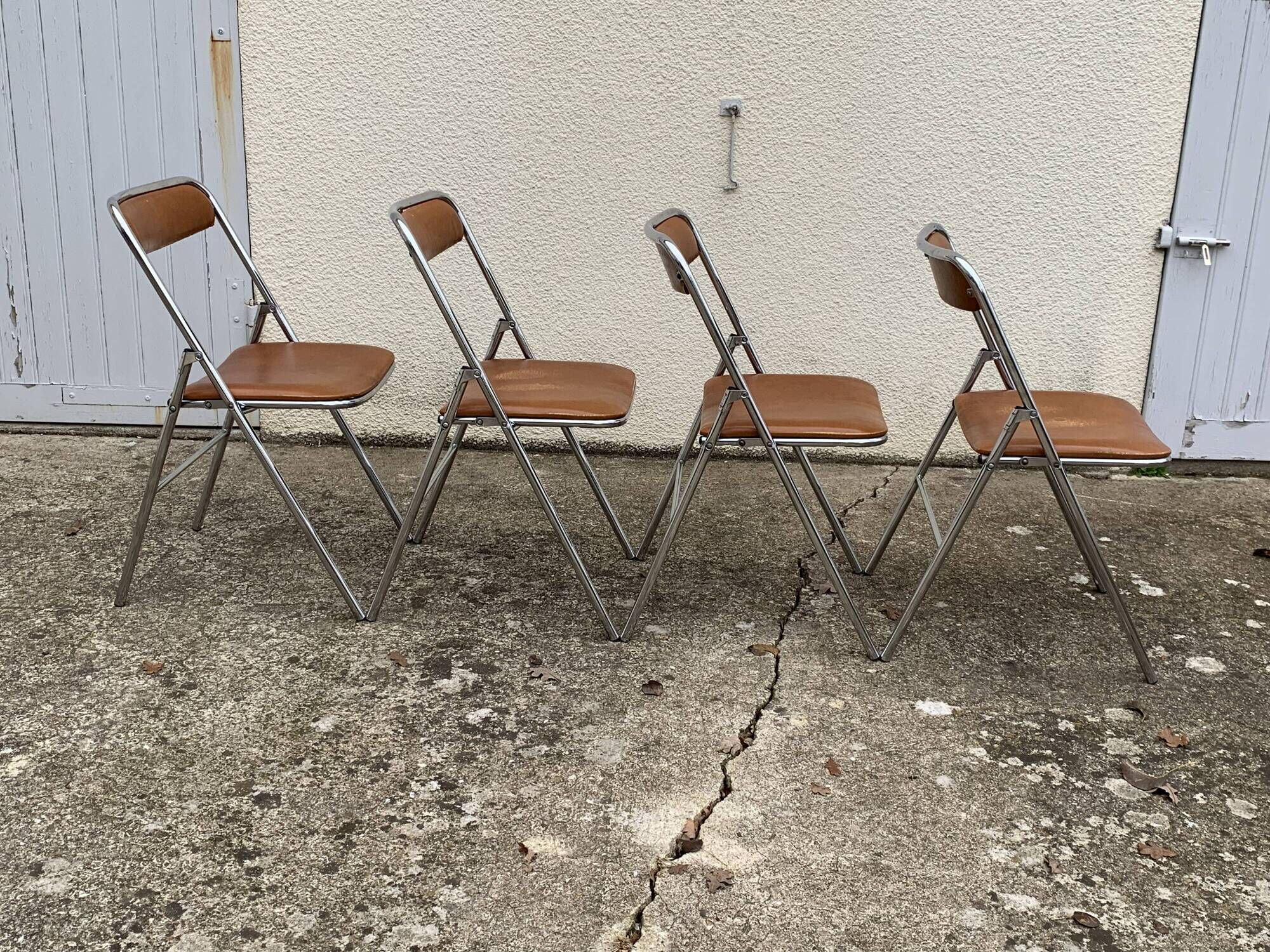 4 folding chairs chromed metal and Skaï fawn 1970