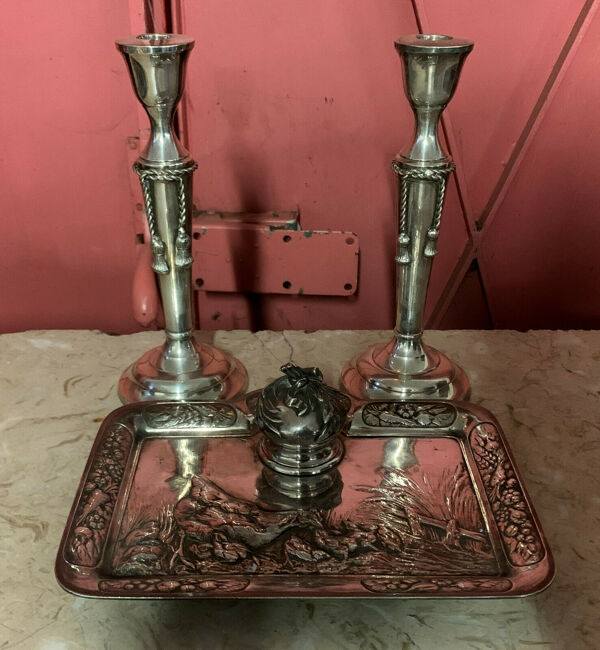 2 Bougeoirs En Métal Argenté Et D'un Encrier En Bronze Argenté