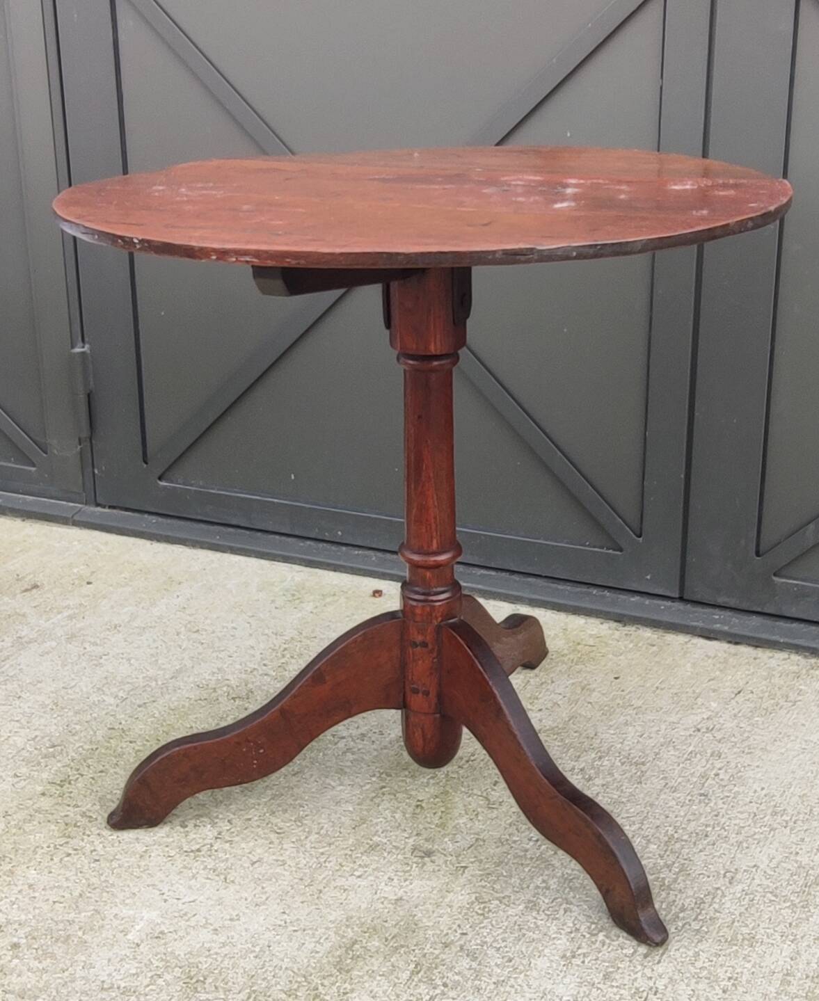 Old wooden pedestal table/side table