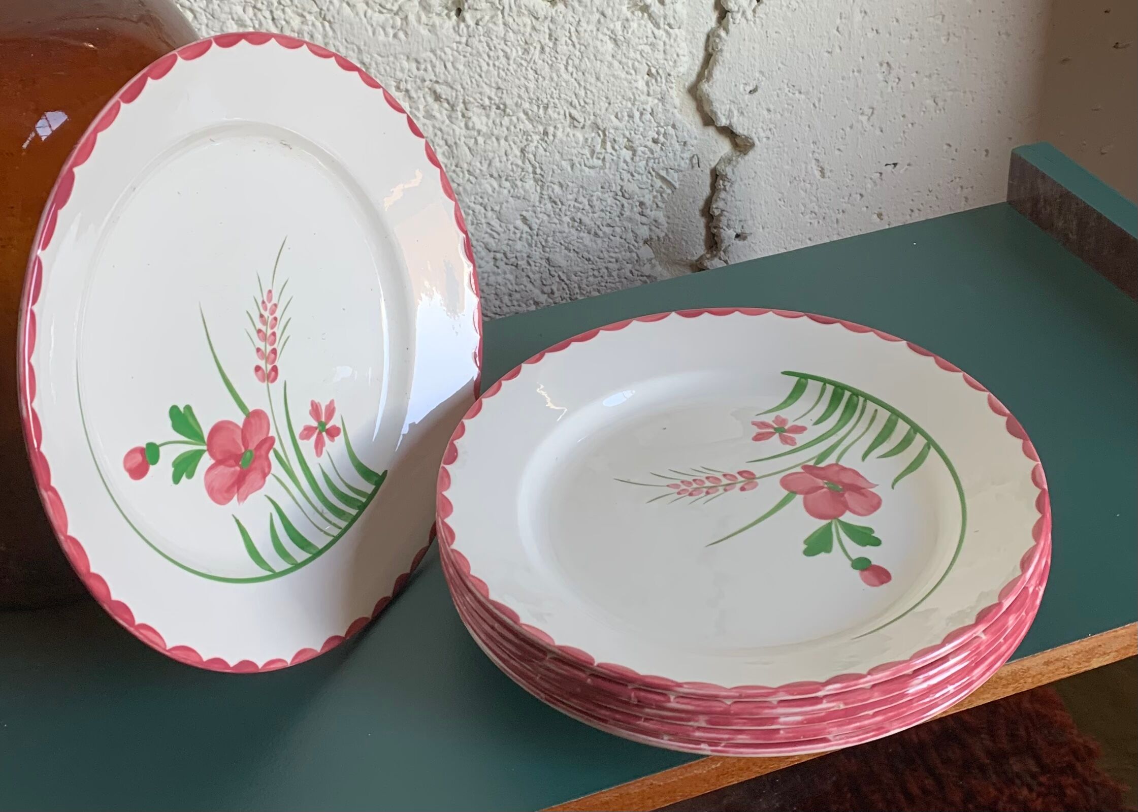 6 flat ceramic plates