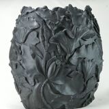Black resin vase Lotus publisher VGnewtrend
