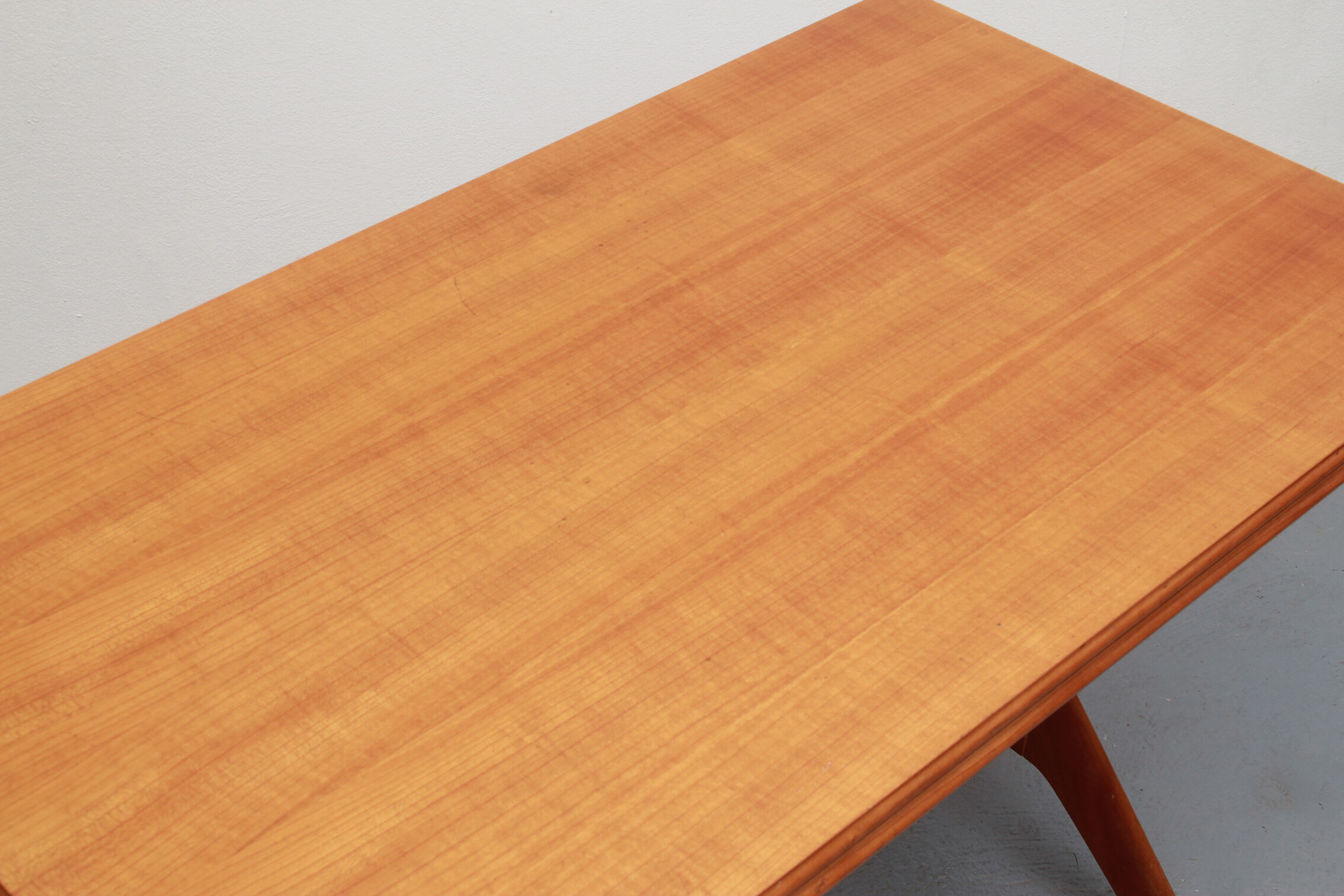 1950s coffeetable in cherrywood, adjustable in height