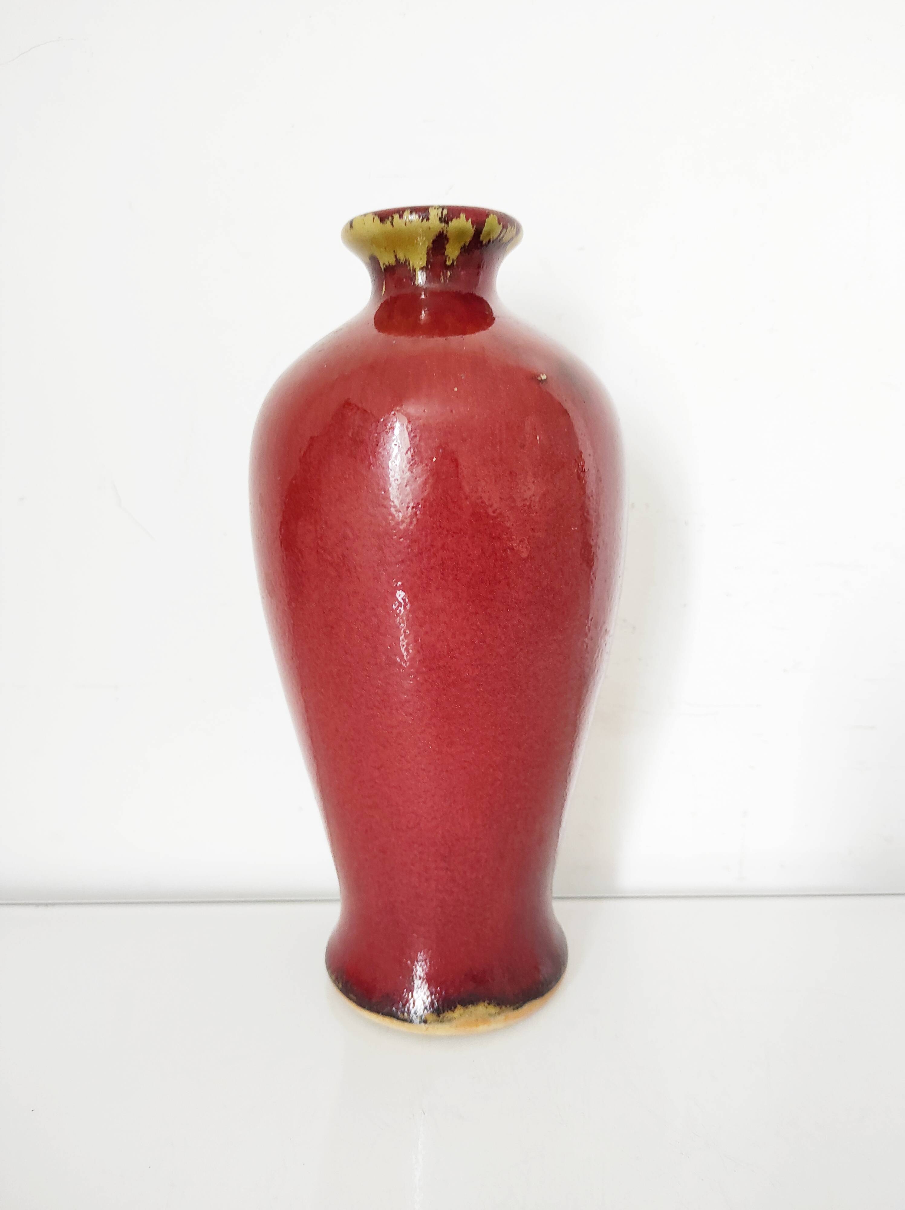 Chinese red ceramic vase 23 cm