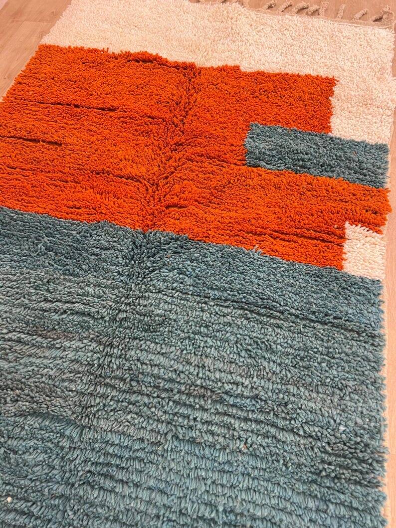 Handmade natural wool rug, size 150 x 250 cm