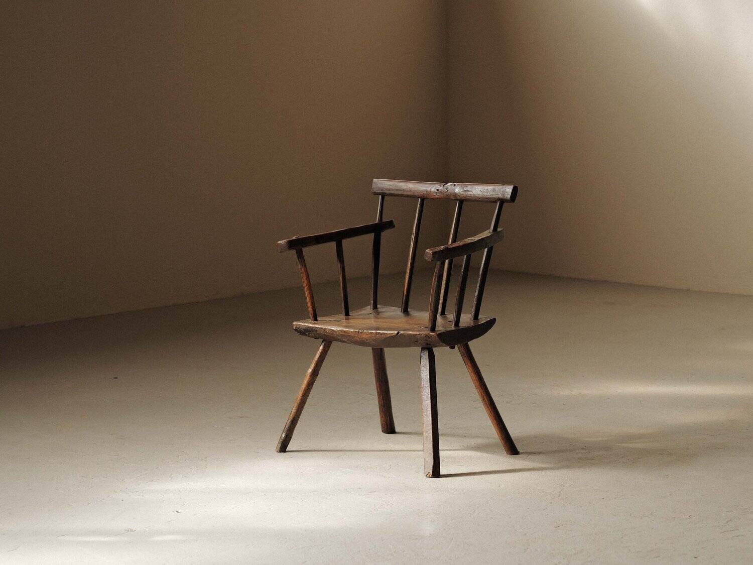 Fauteuil en bois massif, art populaire, Royaume-Uni , XIXᵉ siècle