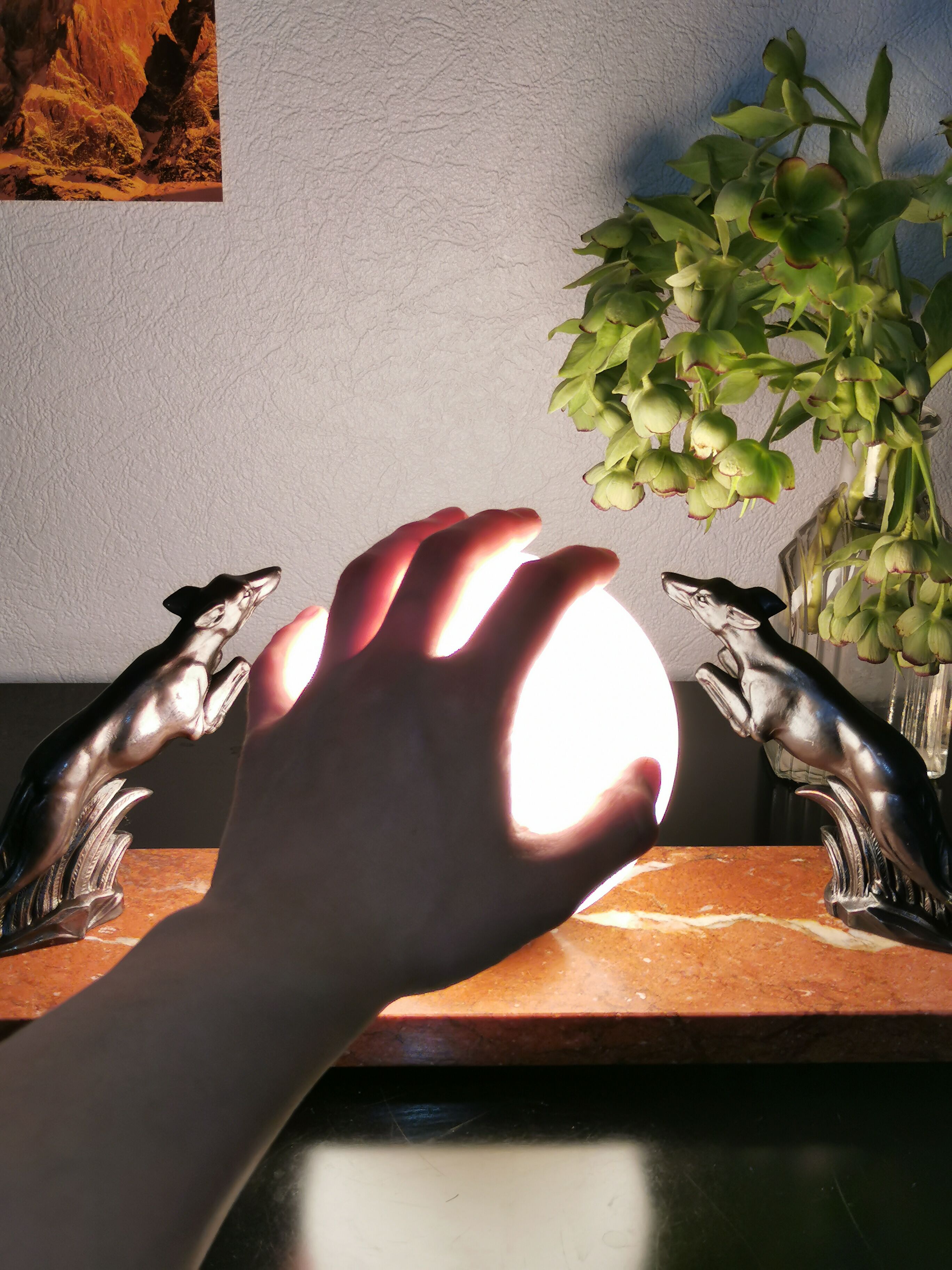 Art deco lamp, marble, globe, opaline and greyhounds in regulation, 1930