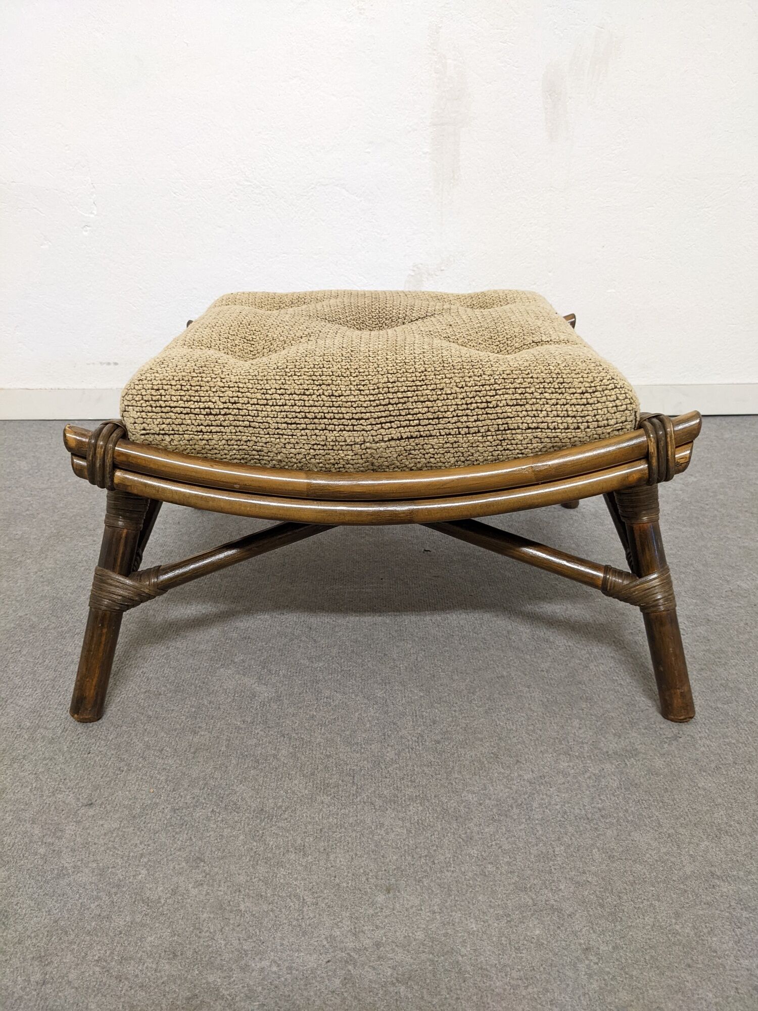 Living room in bamboo and rattan of the 60s/70s (4 armchairs 2 ottomans 1 coffee table + cushions)