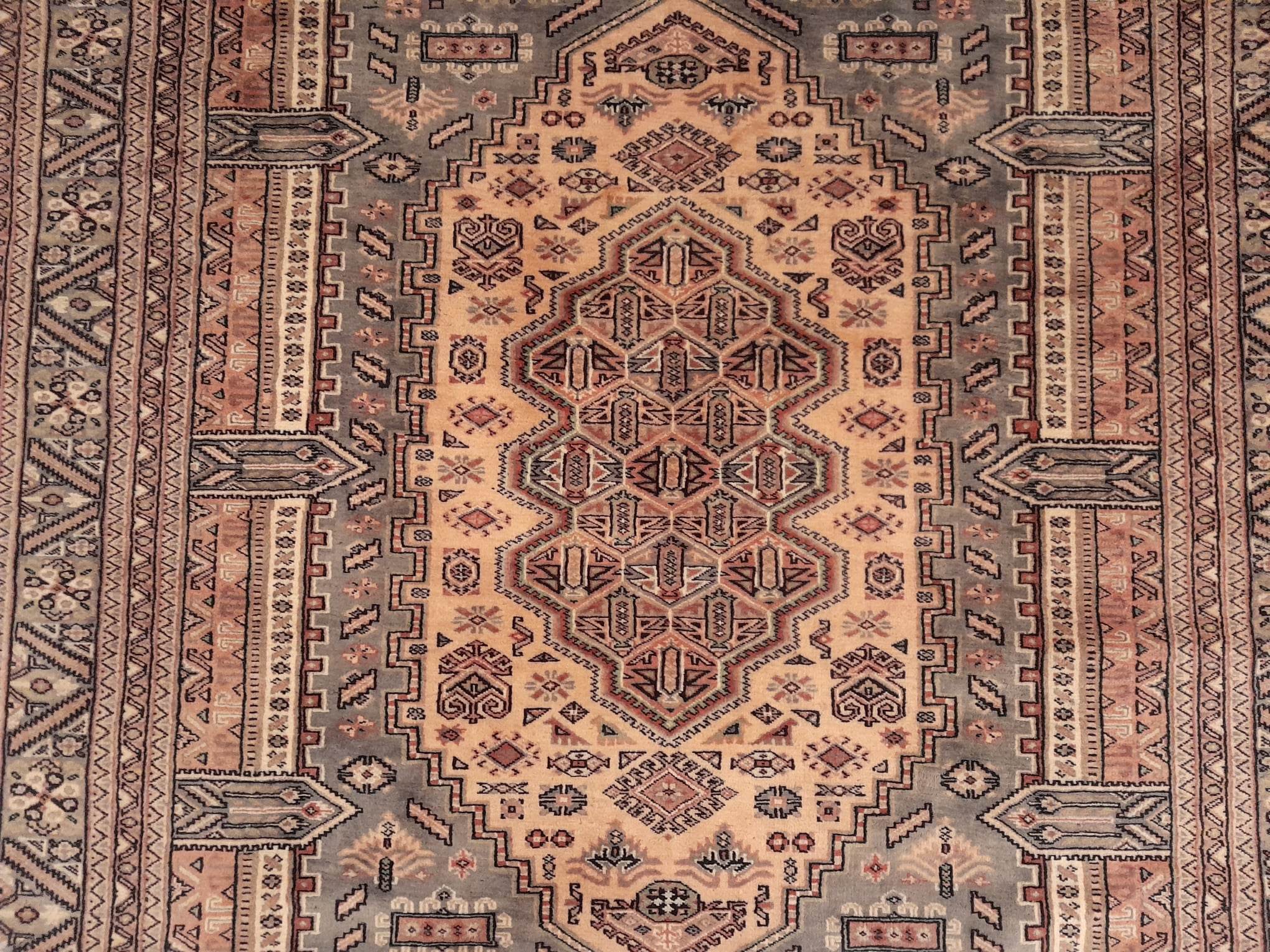 Handmade Pakistani rug 297x190cm