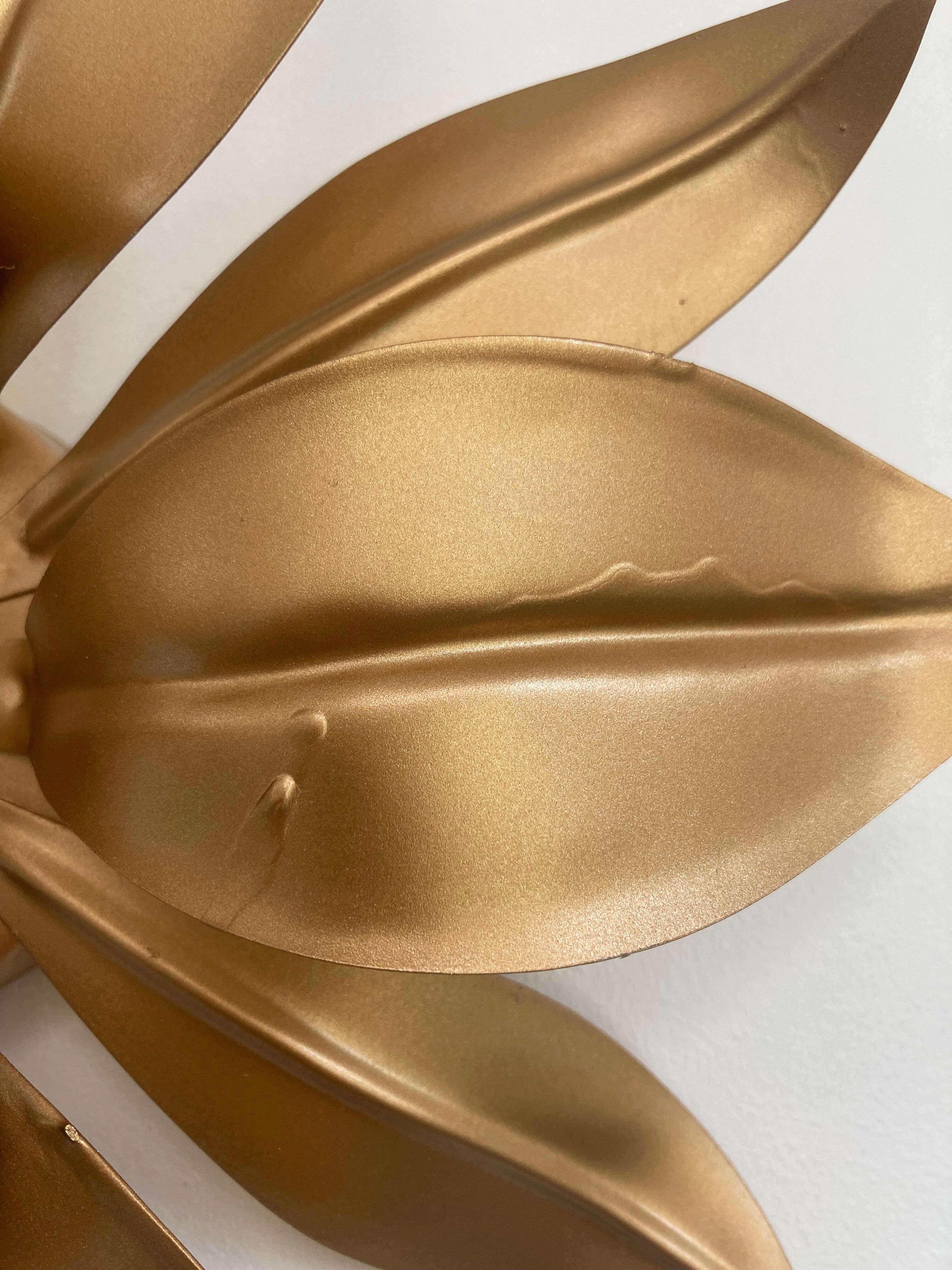 Wall lamp flower in old gold metal - 80s